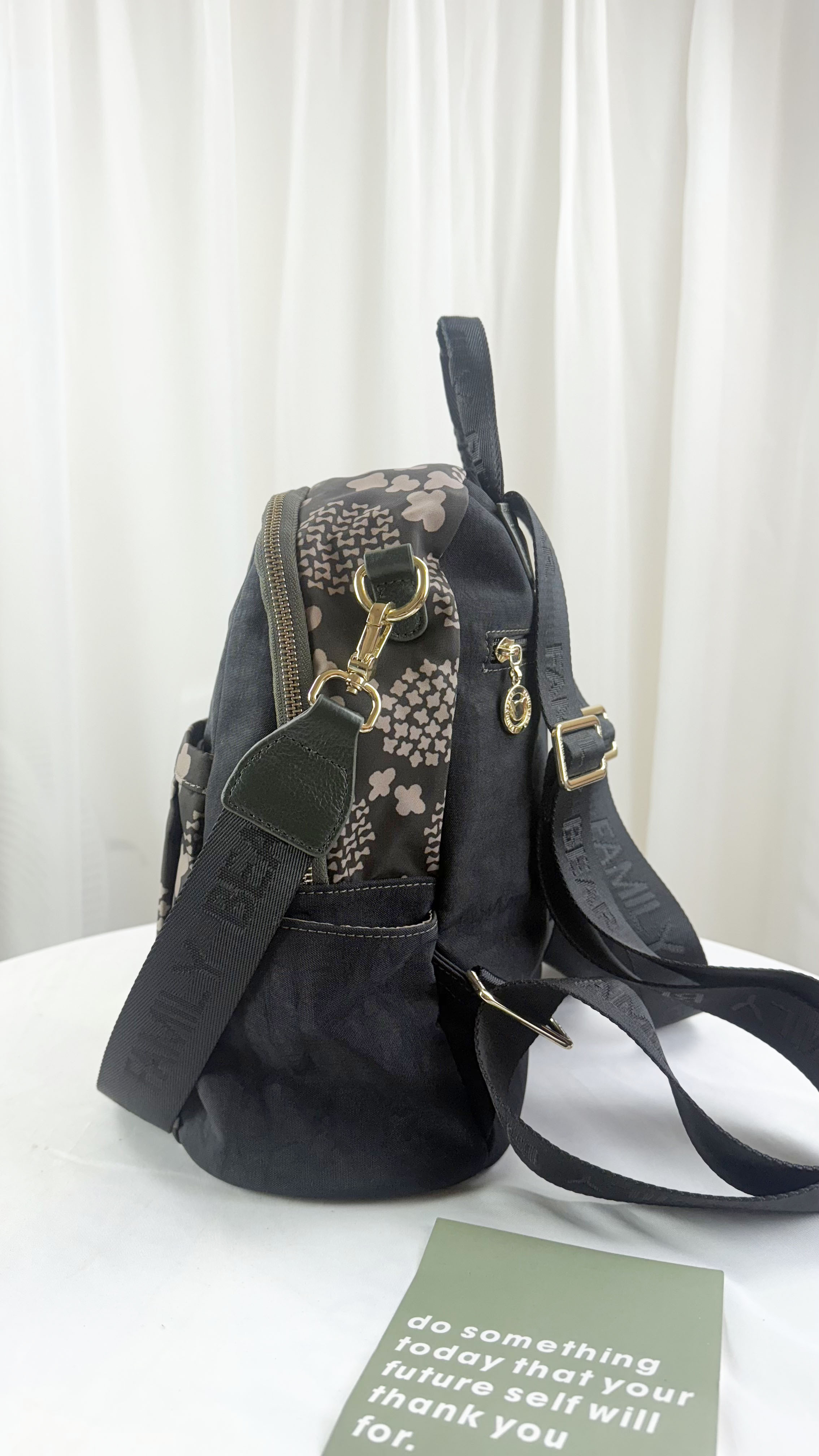 FamilyBear 墨綠圖騰防潑水肩背包 / 側背包 #2649