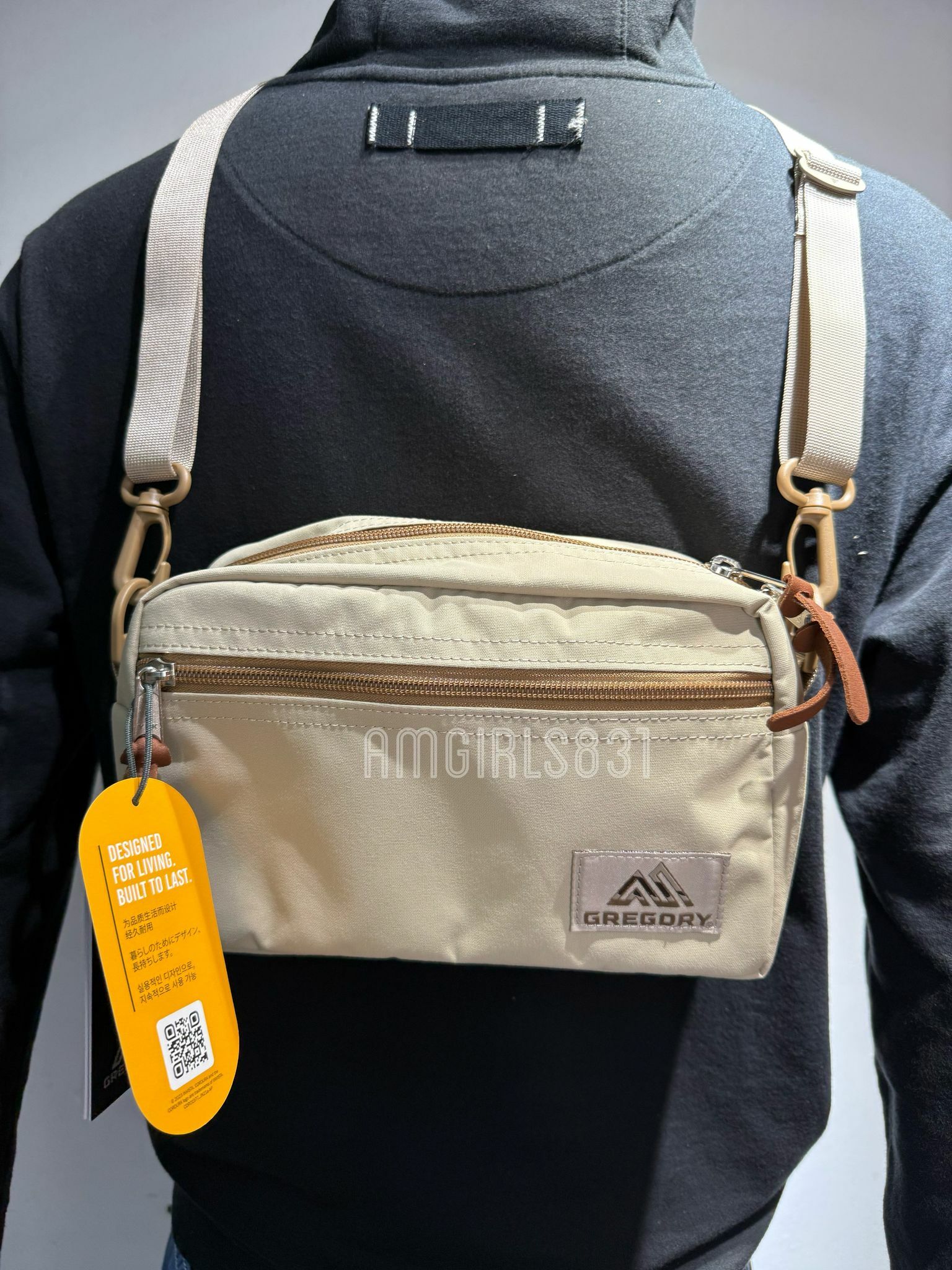 GREGORY PADDED SHOULDER POUCH M desert sand