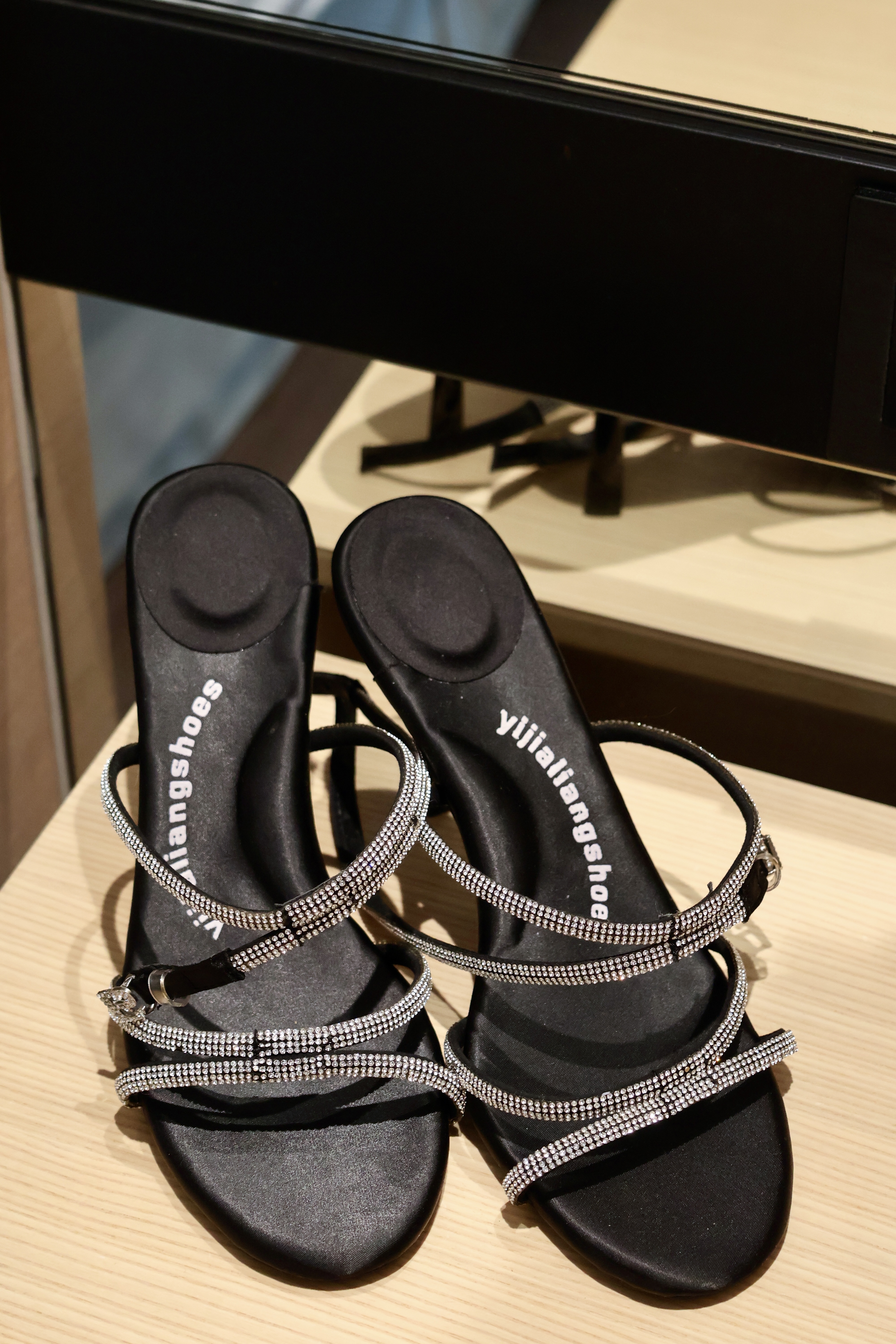 細跟爆閃高跟鞋🖤