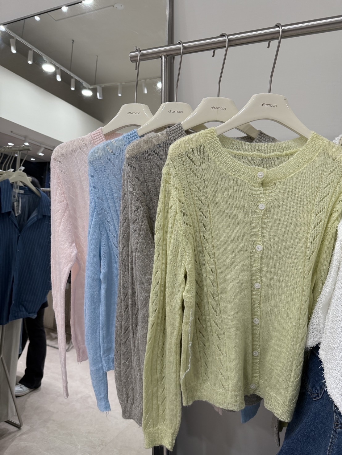 鏤空薄針織開衫