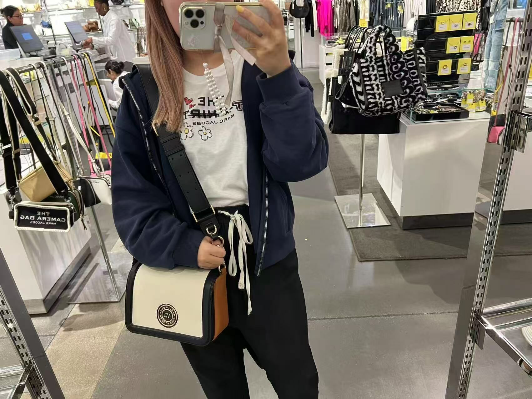 【預購】AMJ032012 Marc Jacobs 大皮革標誌翻蓋單肩包