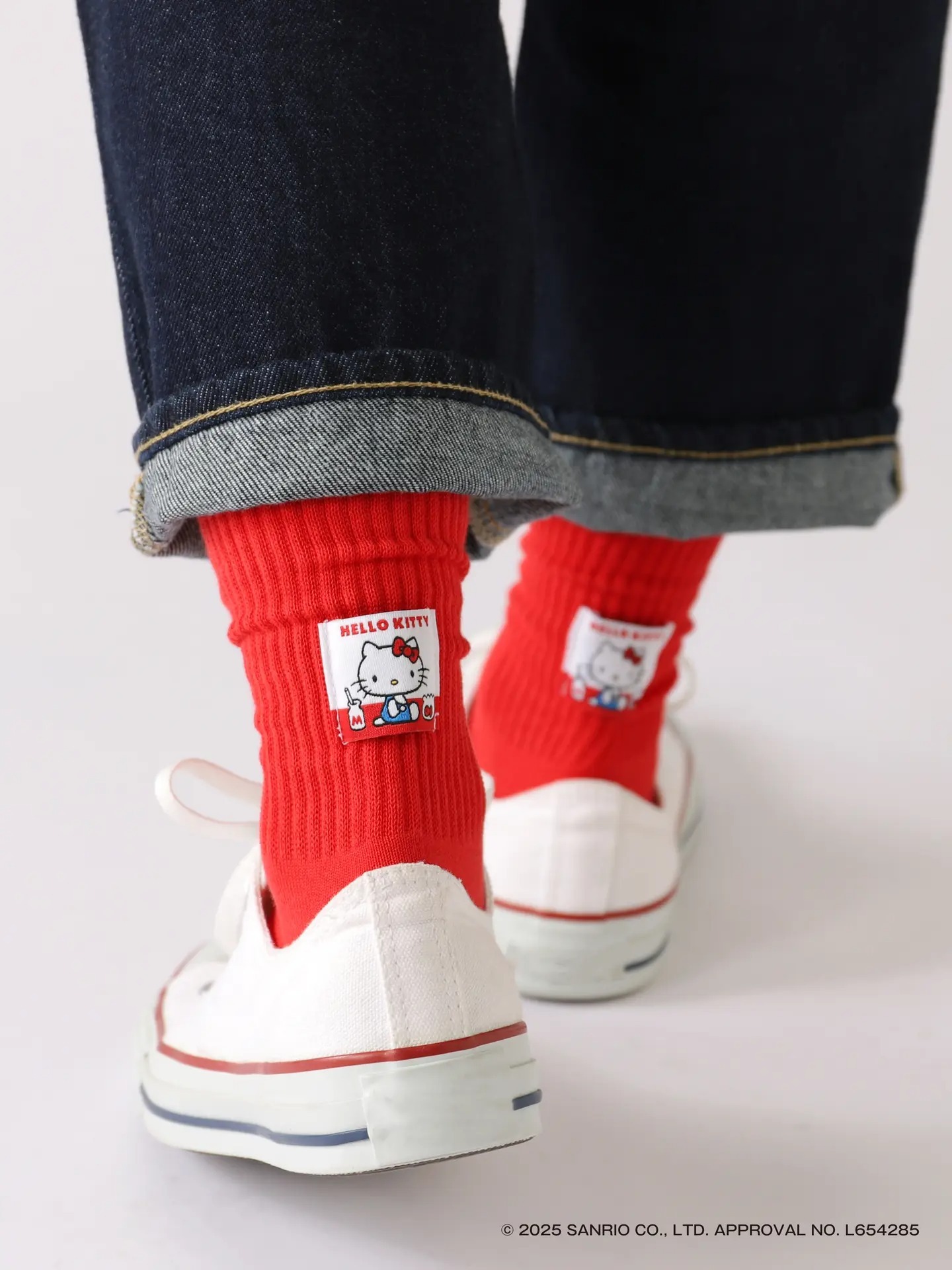 現貨┃日本製 靴下屋 HELLO KITTY 聯名 復古 布標 長襪