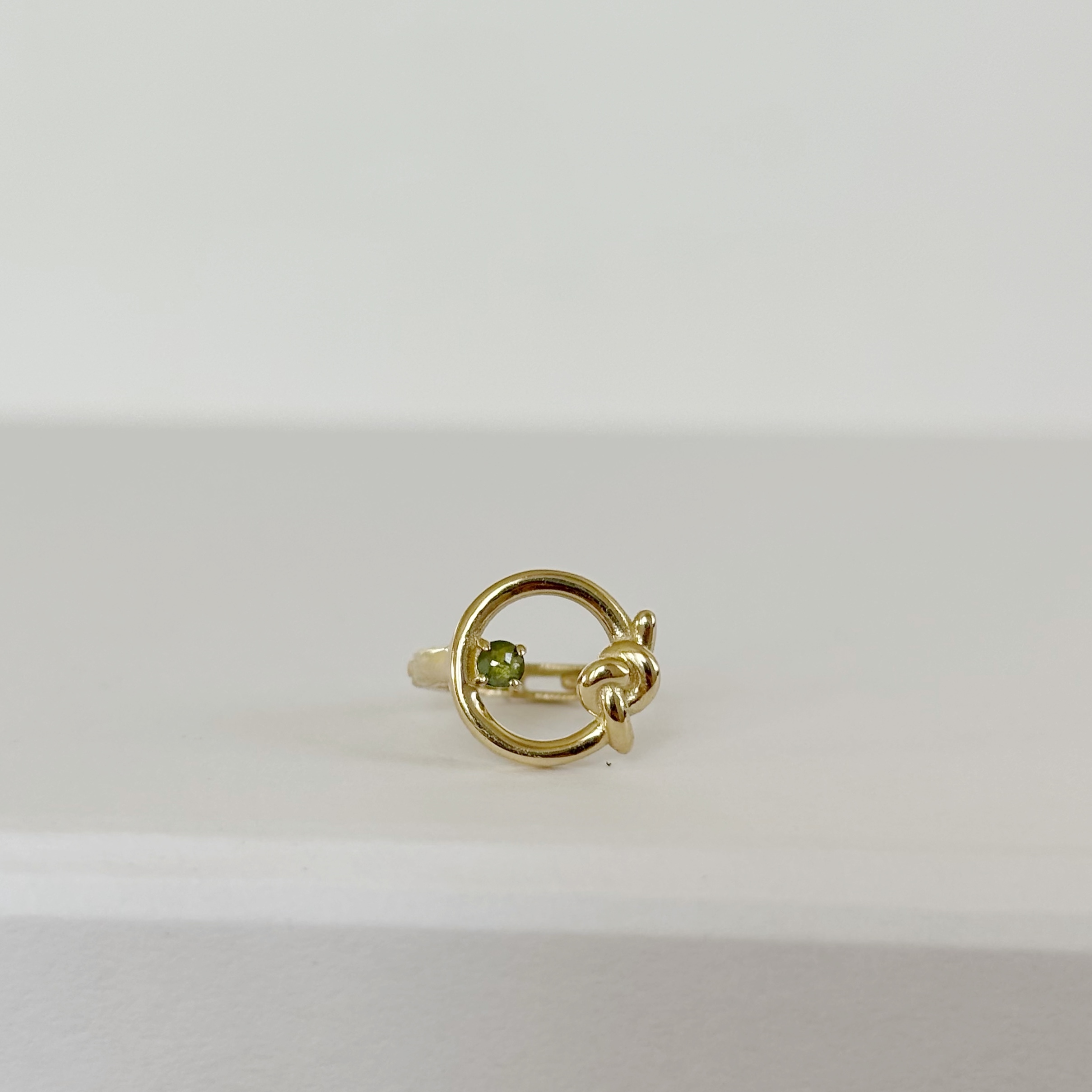 14K圓形扭結綠鑽耳圈