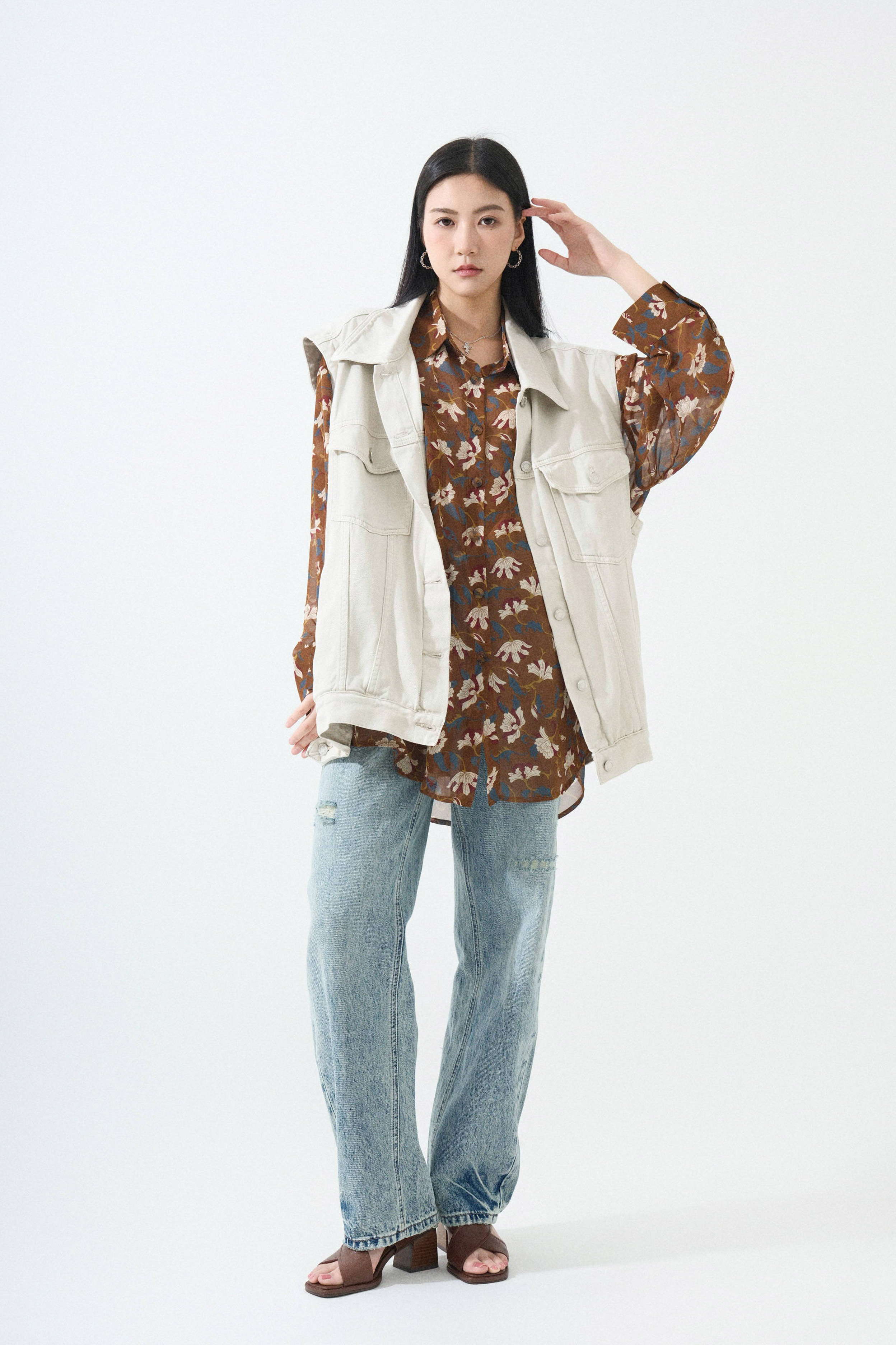 SS25_0050（背心外套＋裇衫＋牛仔褲）