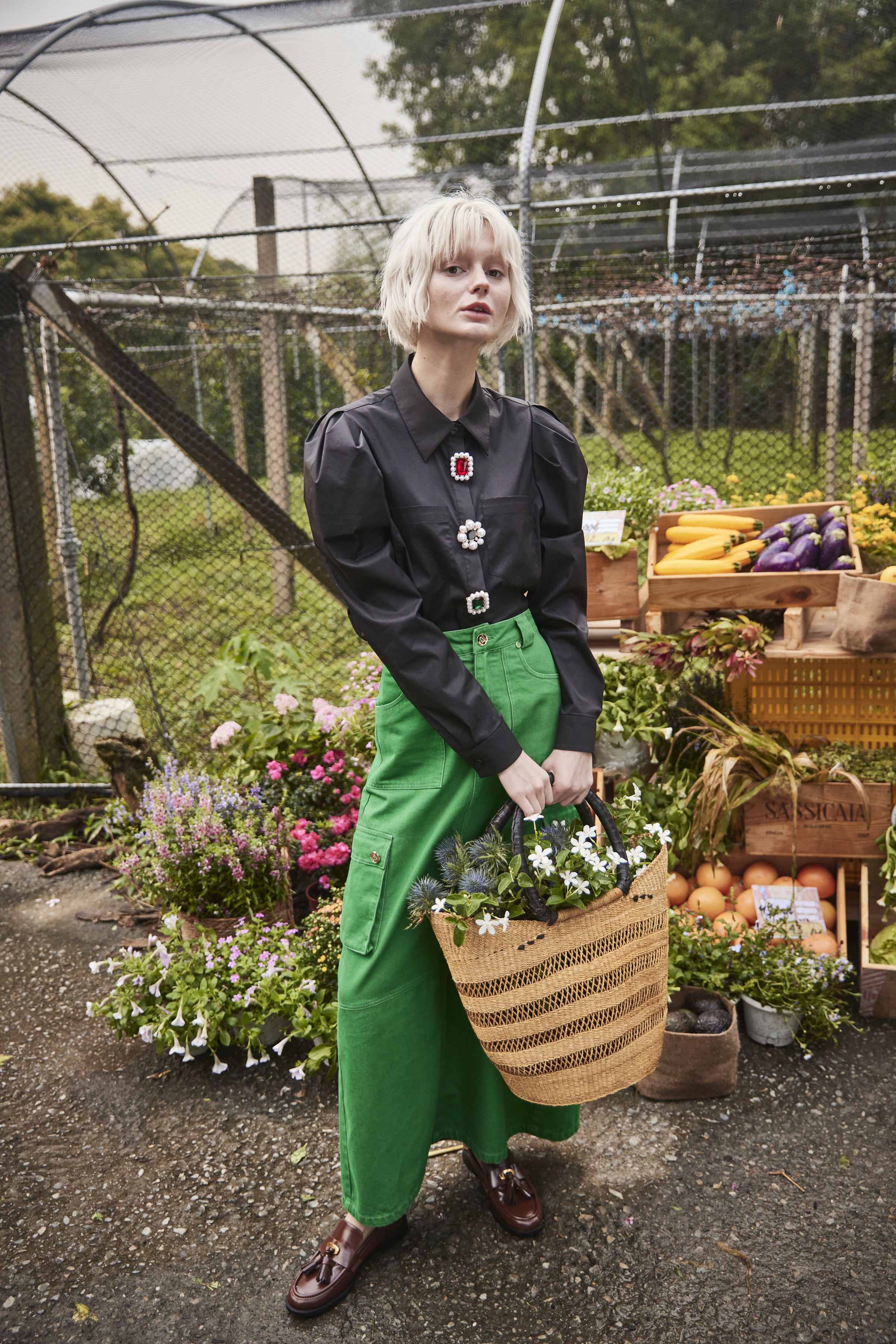 BE10011A1 黑光彩色寶石羊腿袖襯衫(附寶石別針*4 / 2色)