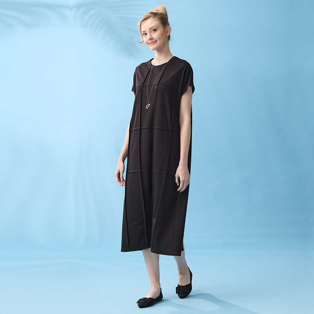 PIPPY 立體凸布格氣質圓領連身裙洋裝 黑