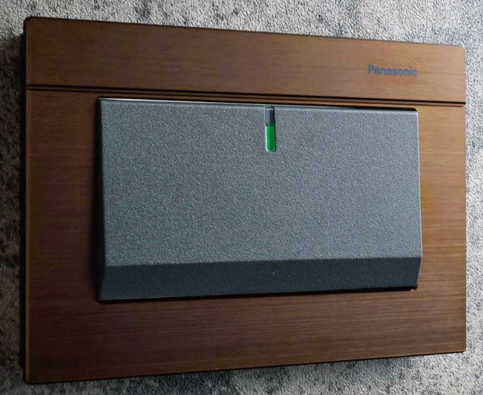 Panasonic GLATIMA Series 埋入式螢光燈開關 單切三路110V用 WTGF5152
