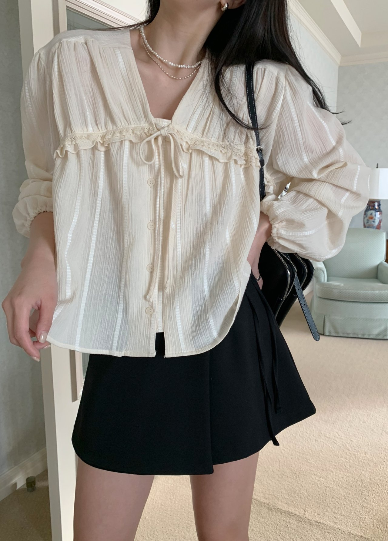 [現貨] Kama V-neck pleated top [ 2色 / Free ]