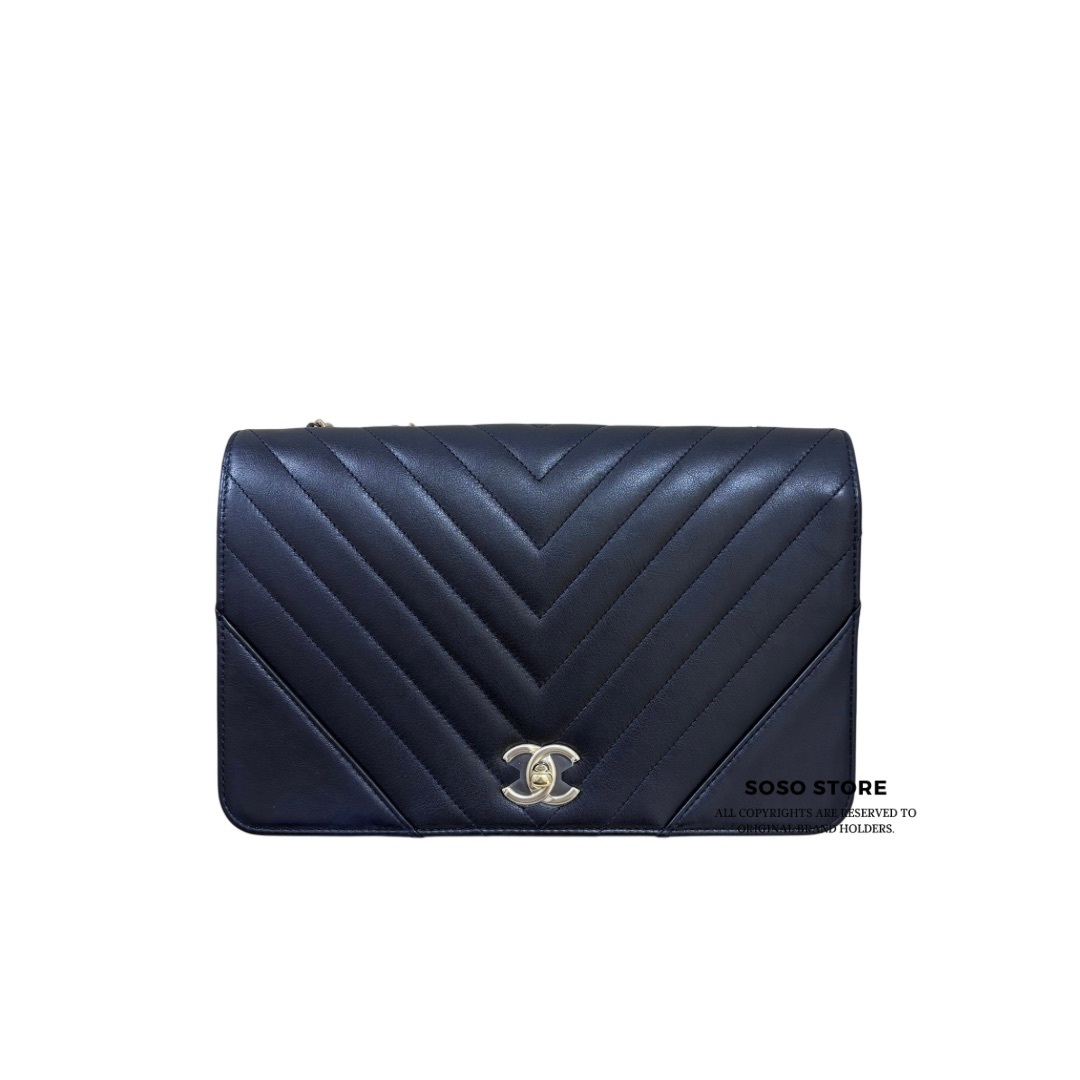 Chanel Flap Bag - Navy / Ghw