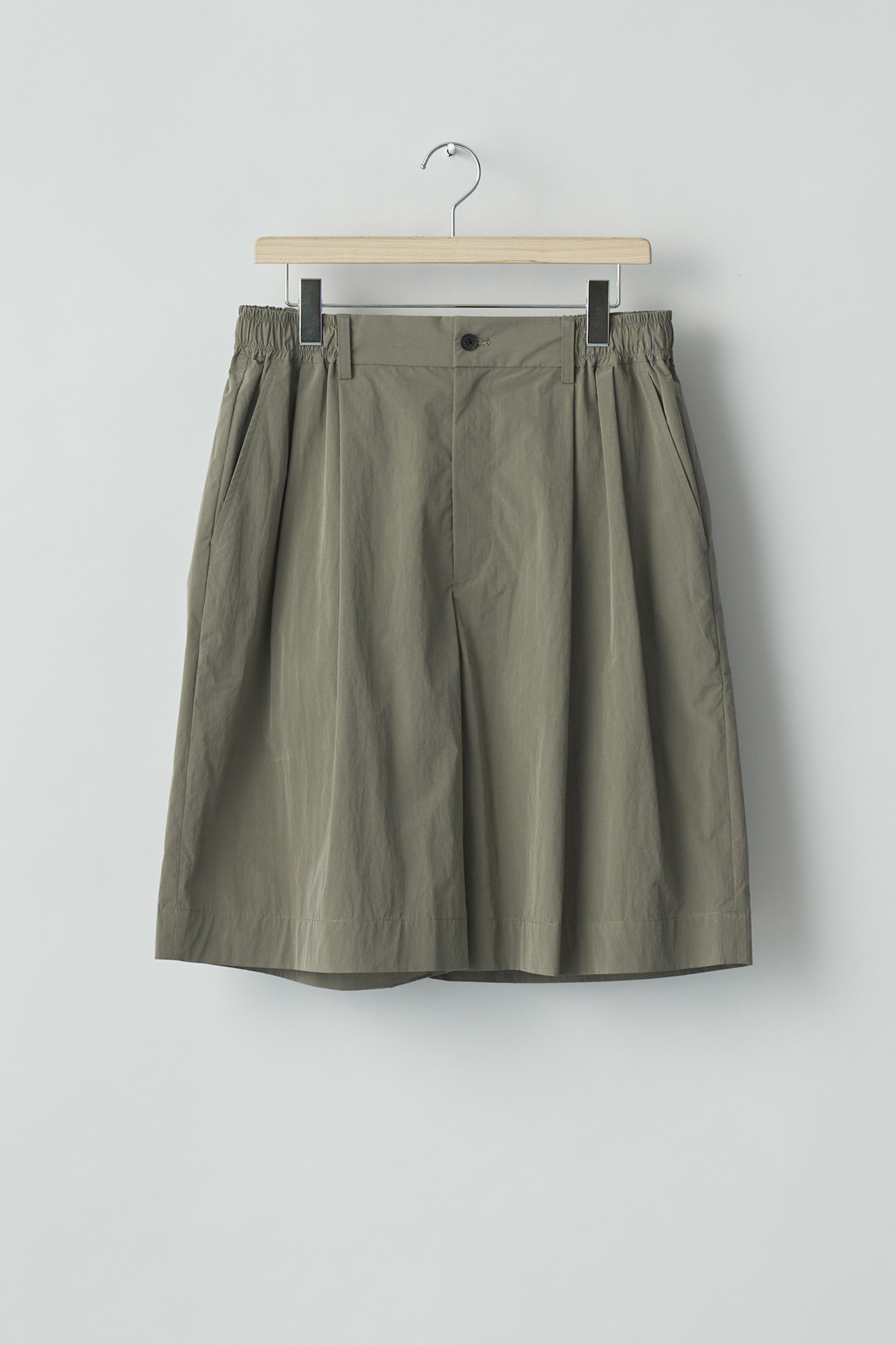 ssstein WINDPROOF NYLON WIDE EASY SHORT TROUSERS (2COL)