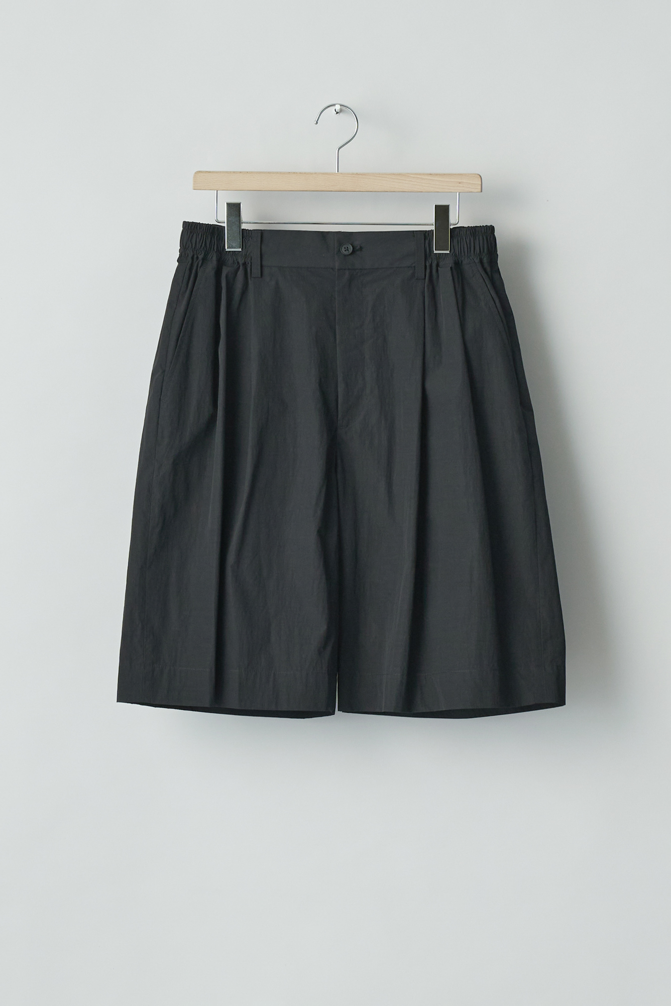 ssstein WINDPROOF NYLON WIDE EASY SHORT TROUSERS (2COL)