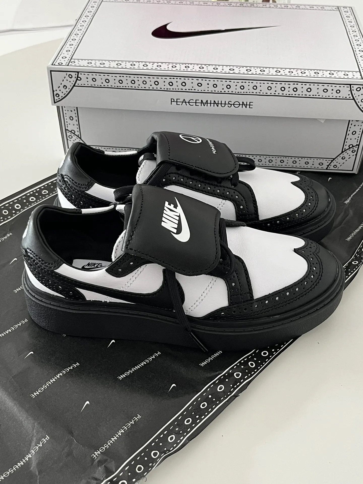 PEACEMINUSONE x NIKE KWONDO 1 🌼 權志龍 GD 英倫風 黑 白 雛菊 男女鞋 DH2482-101 / 預購