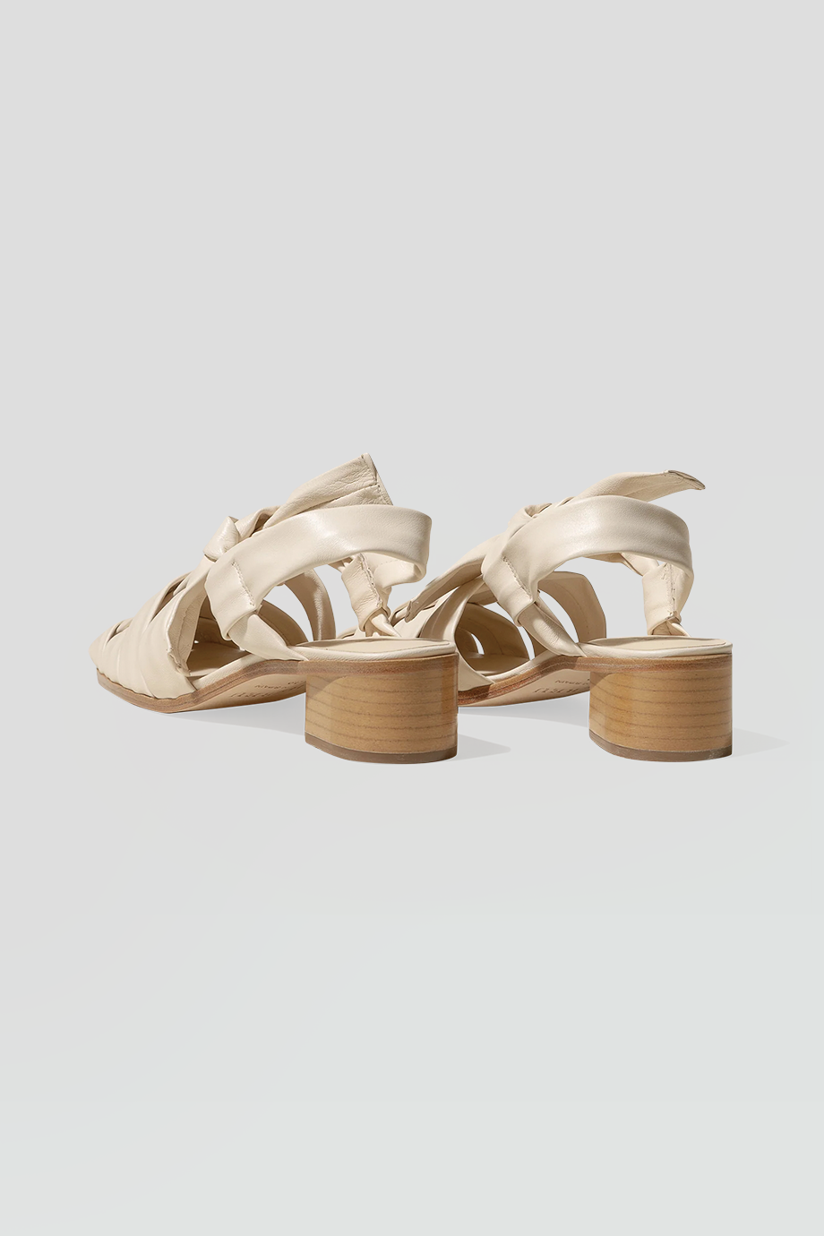 HEREU｜BENA 真皮編織T字綁結粗跟涼鞋