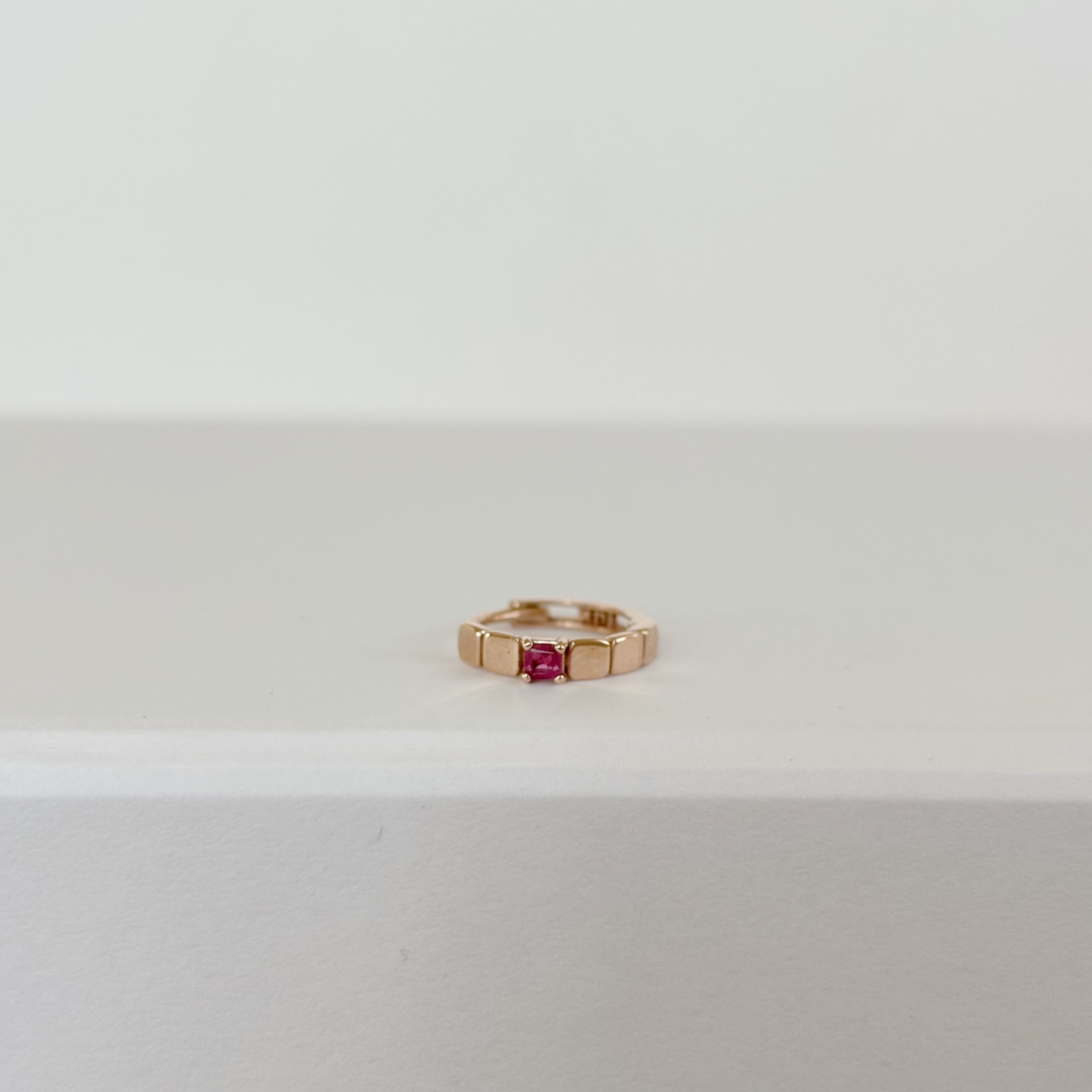 14K方塊紅寶石耳圈