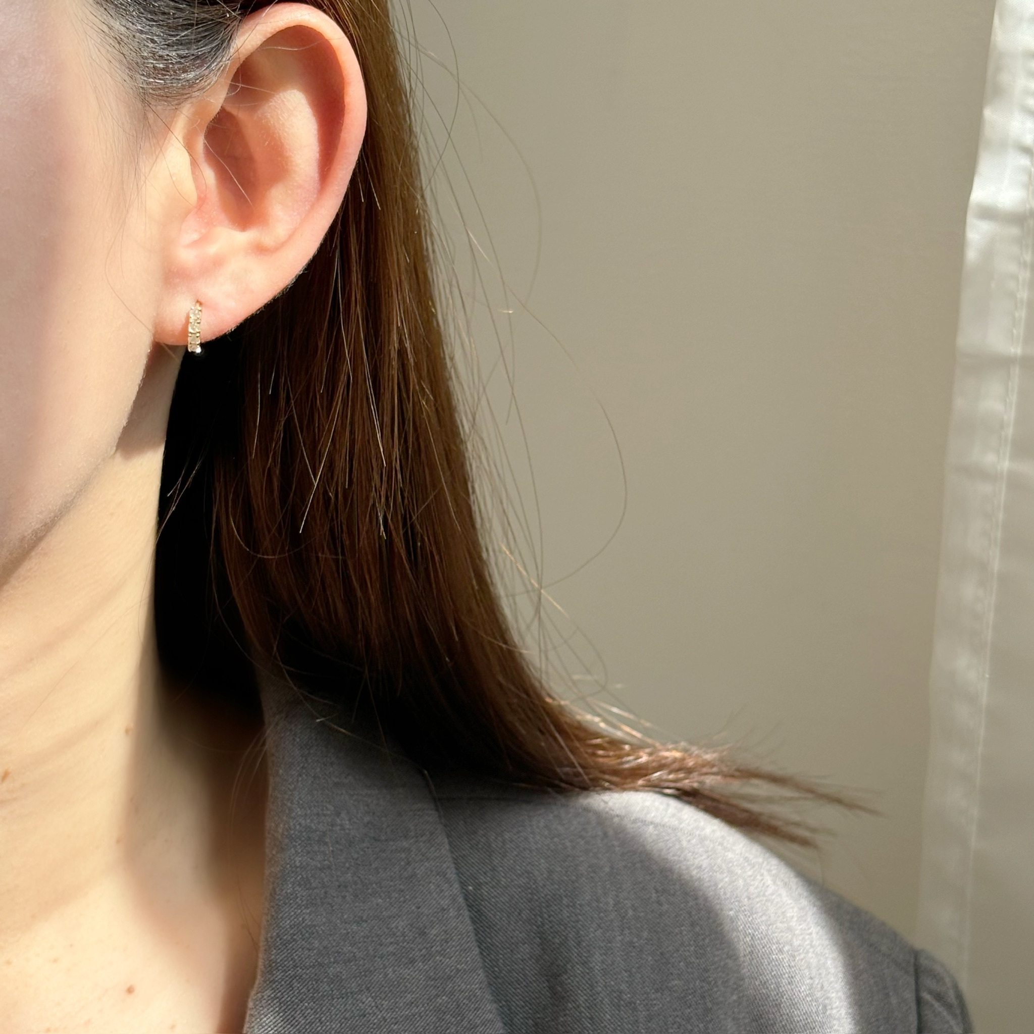 14K四顆灰鑽原礦小耳圈