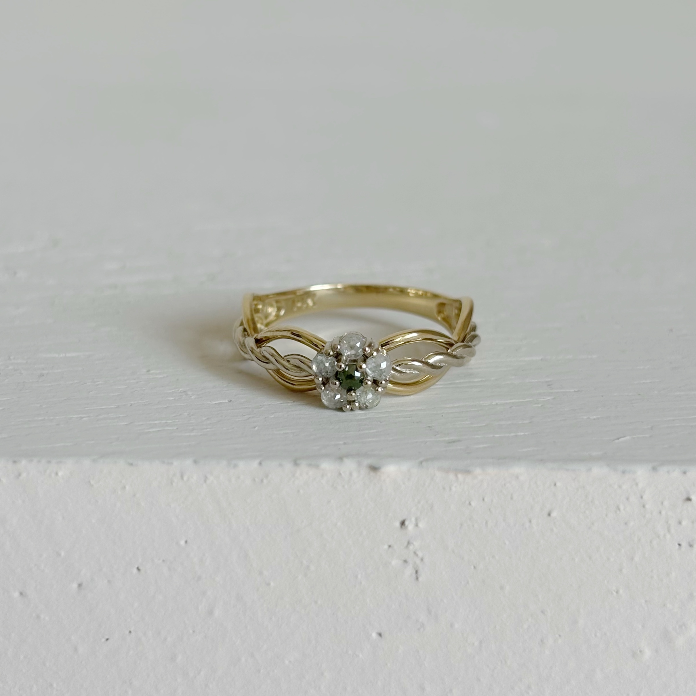 14K交織花朵灰綠鑽原礦戒指