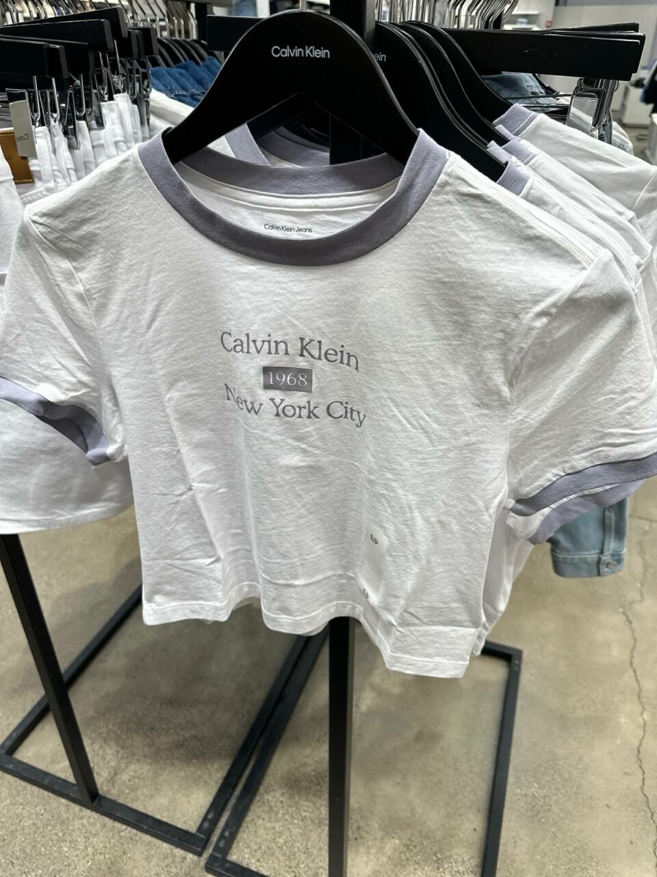 [S] CALVIN KLEIN LOGO GRAPHIC CROPPED CLASSIC T-SHIRT,WHITE/GREY, SP47606529-47B808G112 (SCK731)