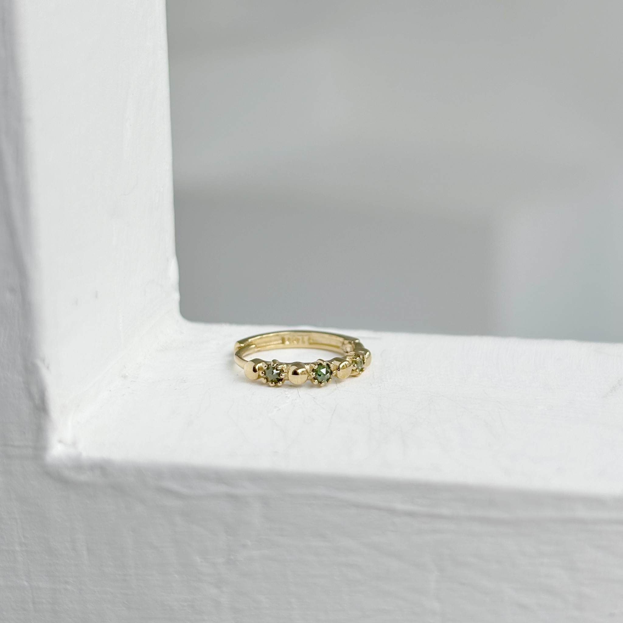 14K三顆小花綠鑽原礦耳圈