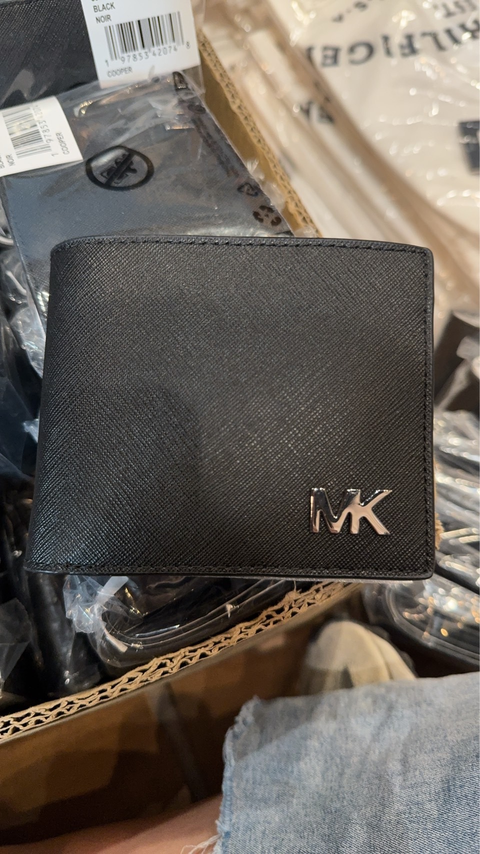 Michael Kors MK 立體金屬字母 活動卡層 短夾
