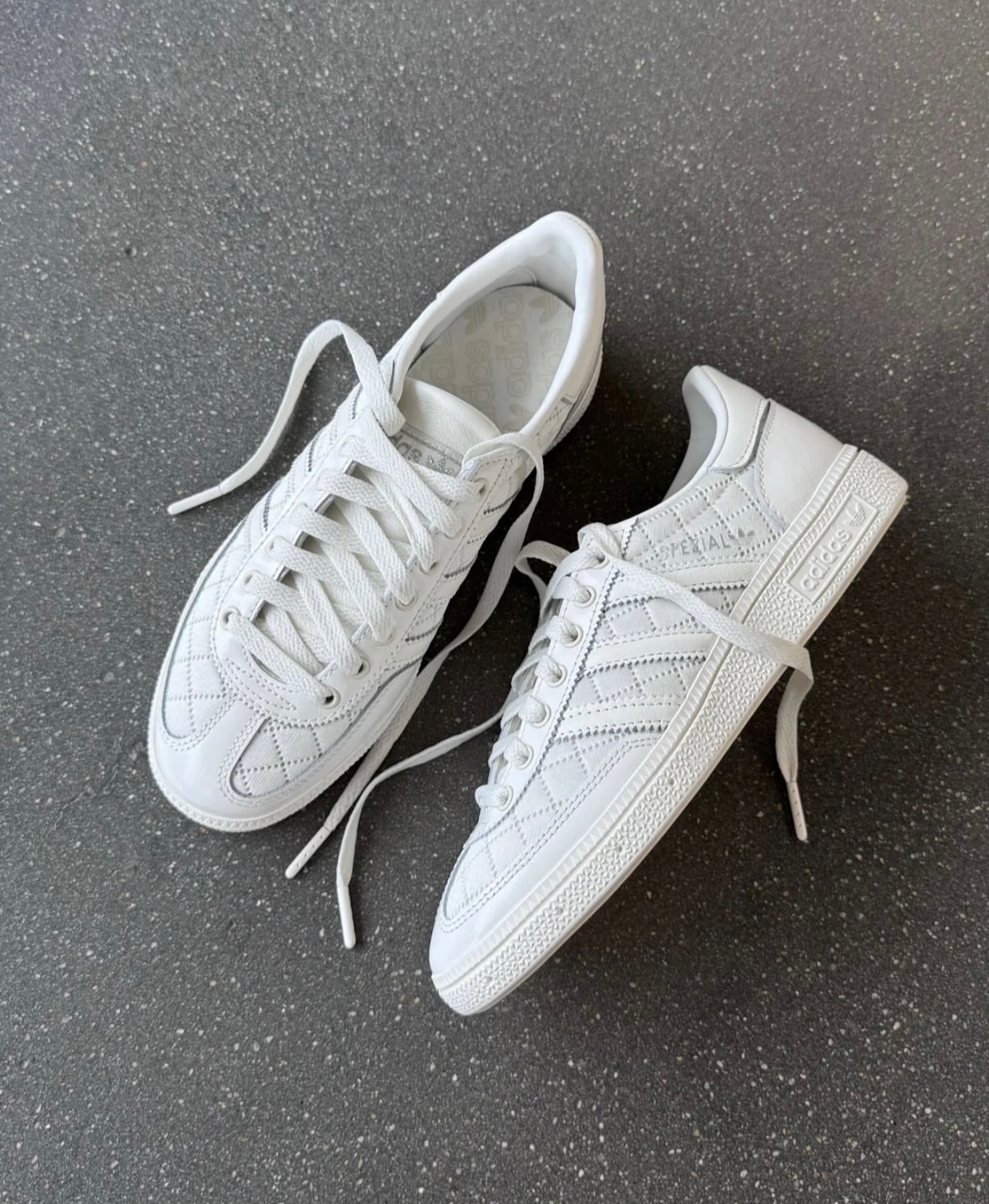 Adidas Originals Handball Spezial 珠光白 白色 小香風 漆皮 菱格紋 復古 德訓鞋 T頭鞋 KJ0854/預購