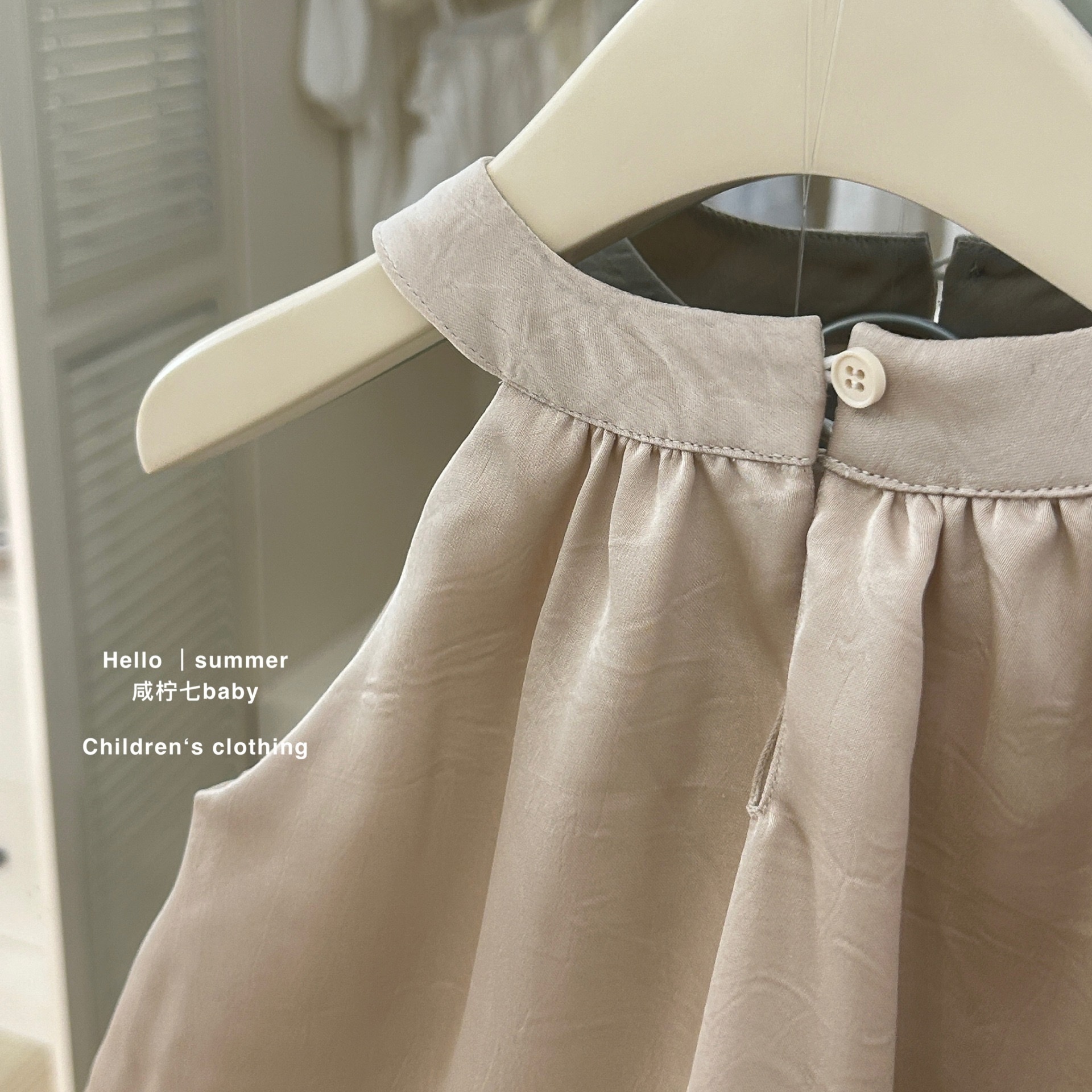 高級感香檳色拼接花朵洋裝