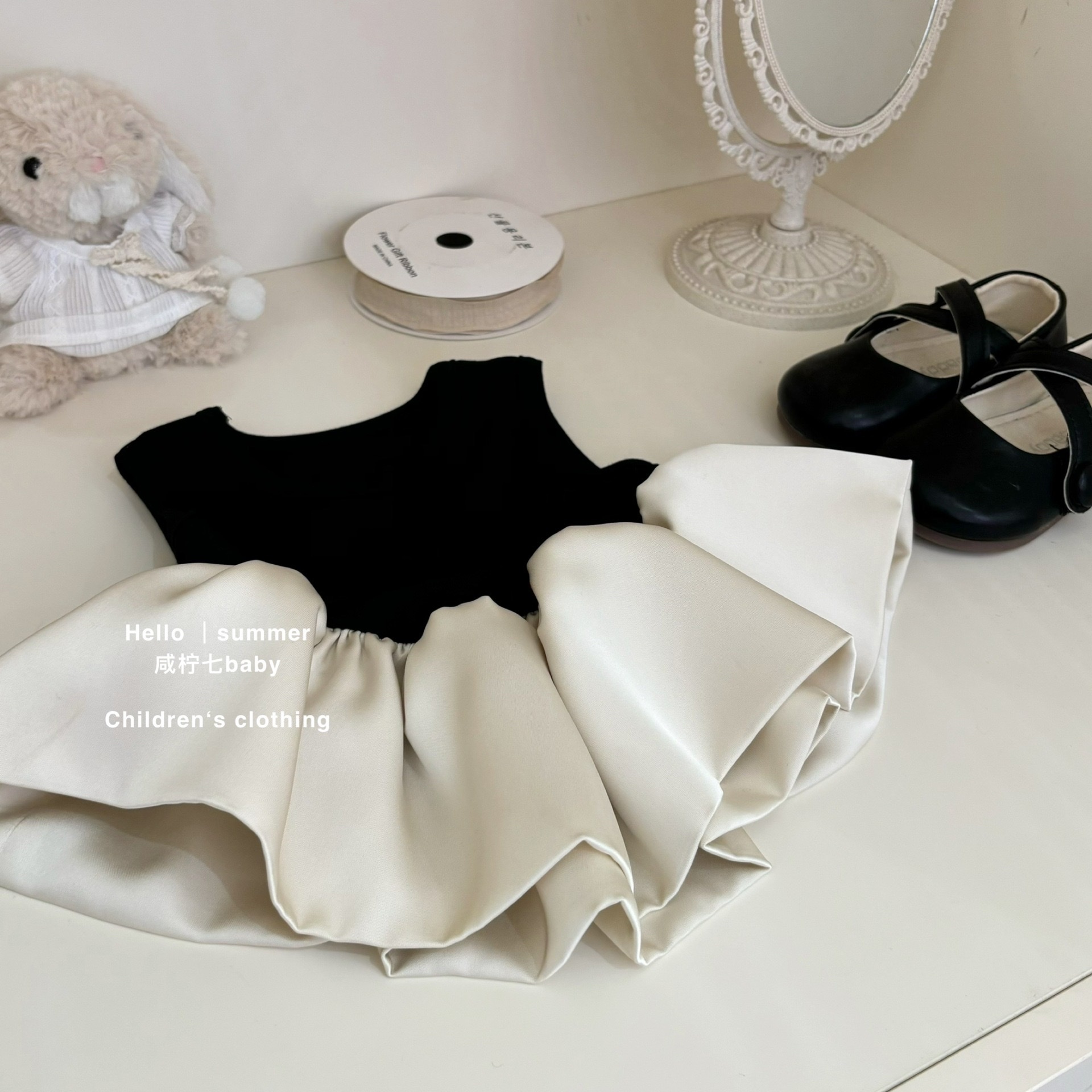 黑天鵝荷葉邊背心喇叭褲套裝