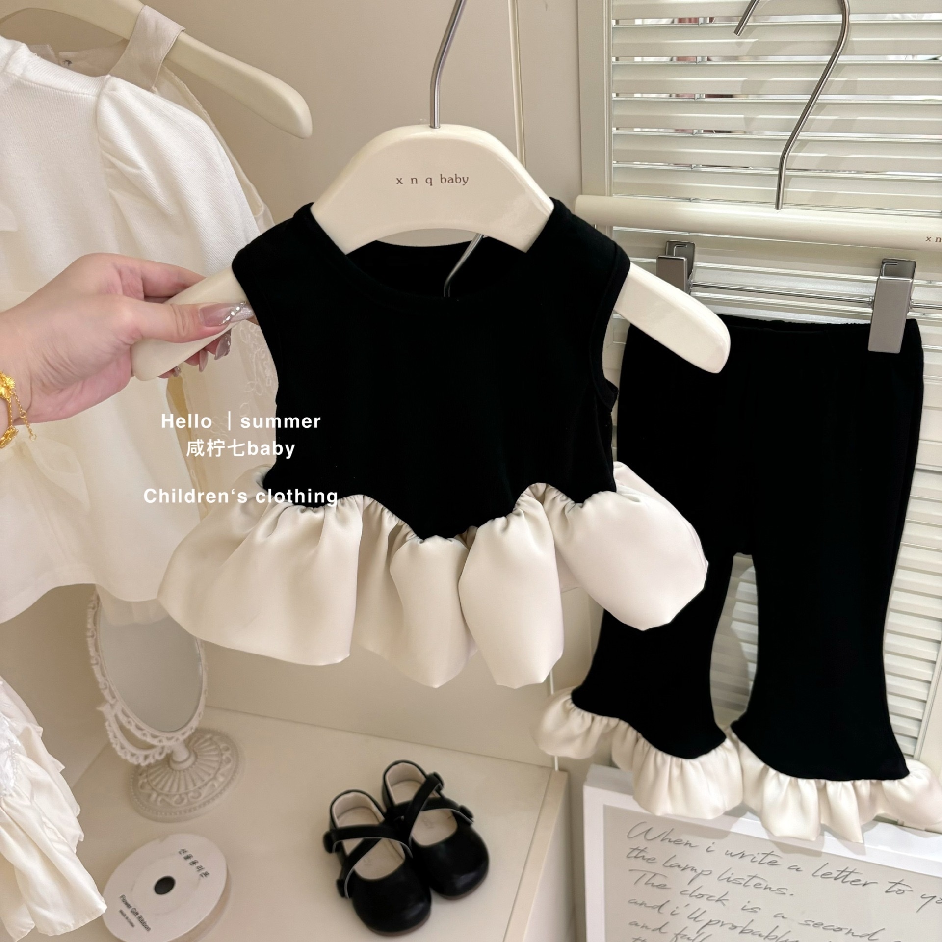 黑天鵝荷葉邊背心喇叭褲套裝