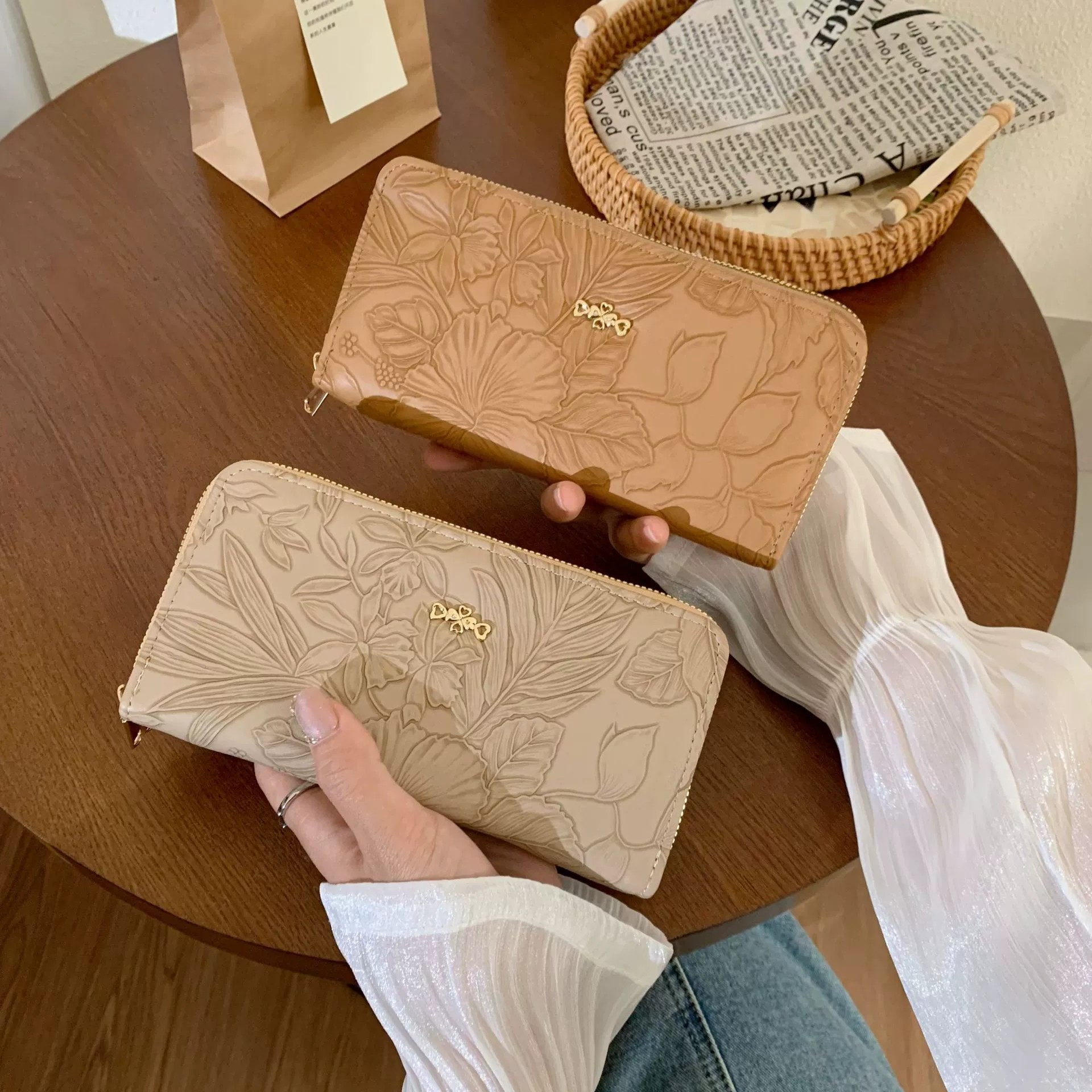 Elegant Totem Pattern Long Wallet with Double Zipper