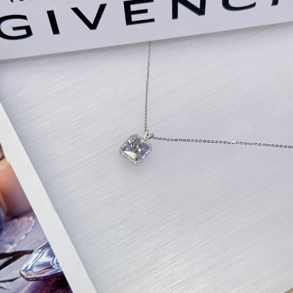 方鑽凝霜・銀光流燦