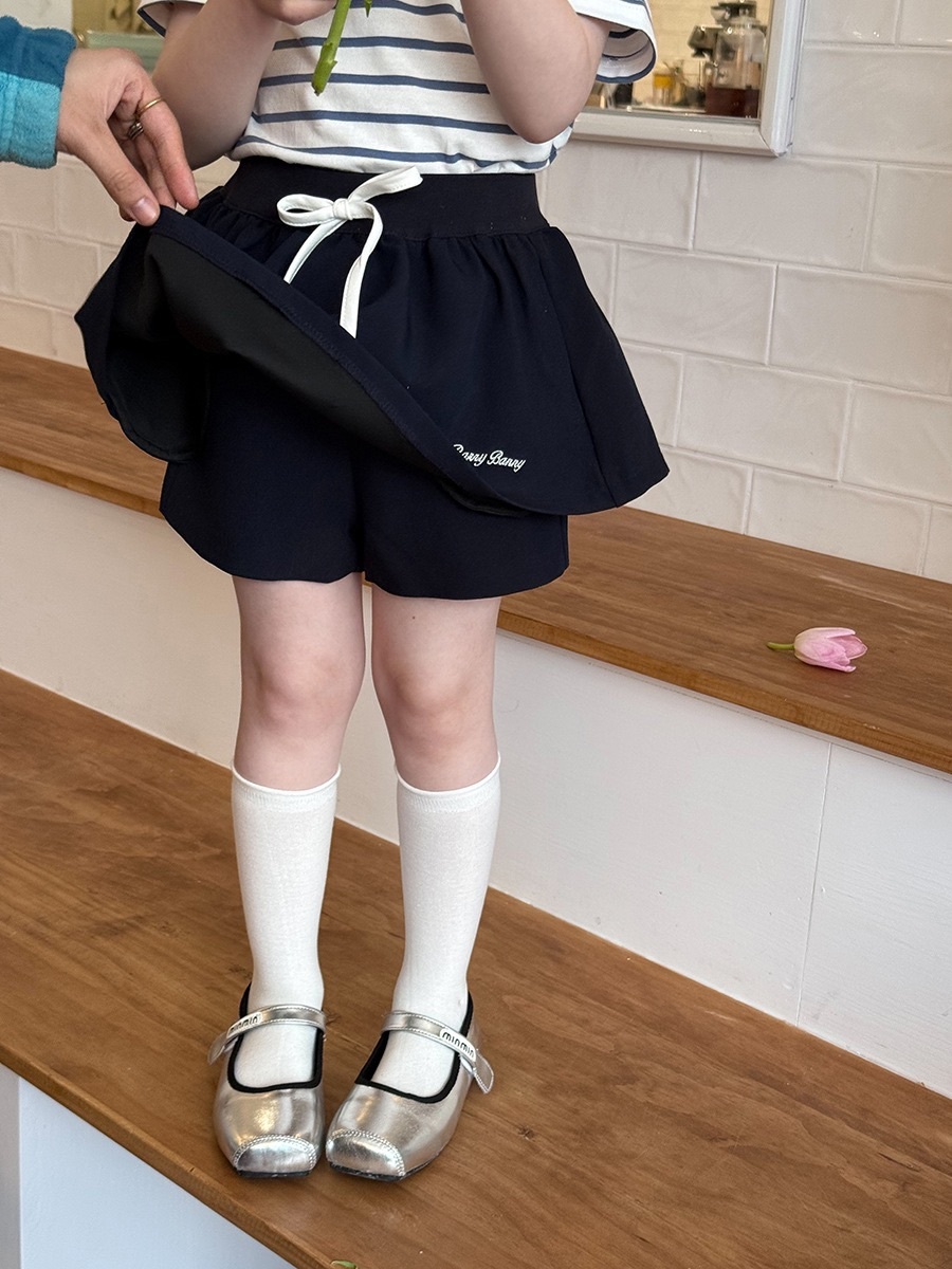 甜酷女孩必備黑色字母褲裙