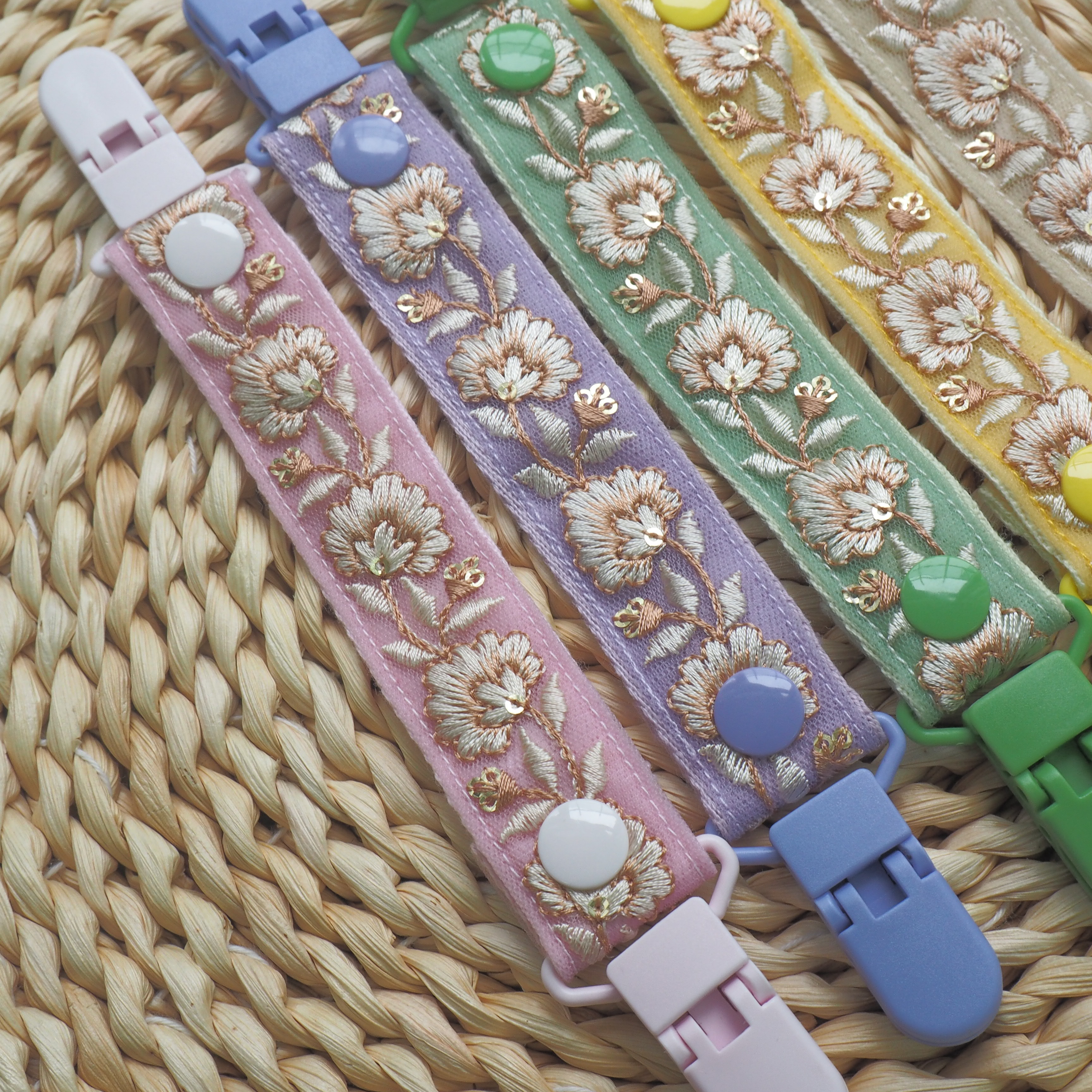 蕾絲刺繡防掉夾