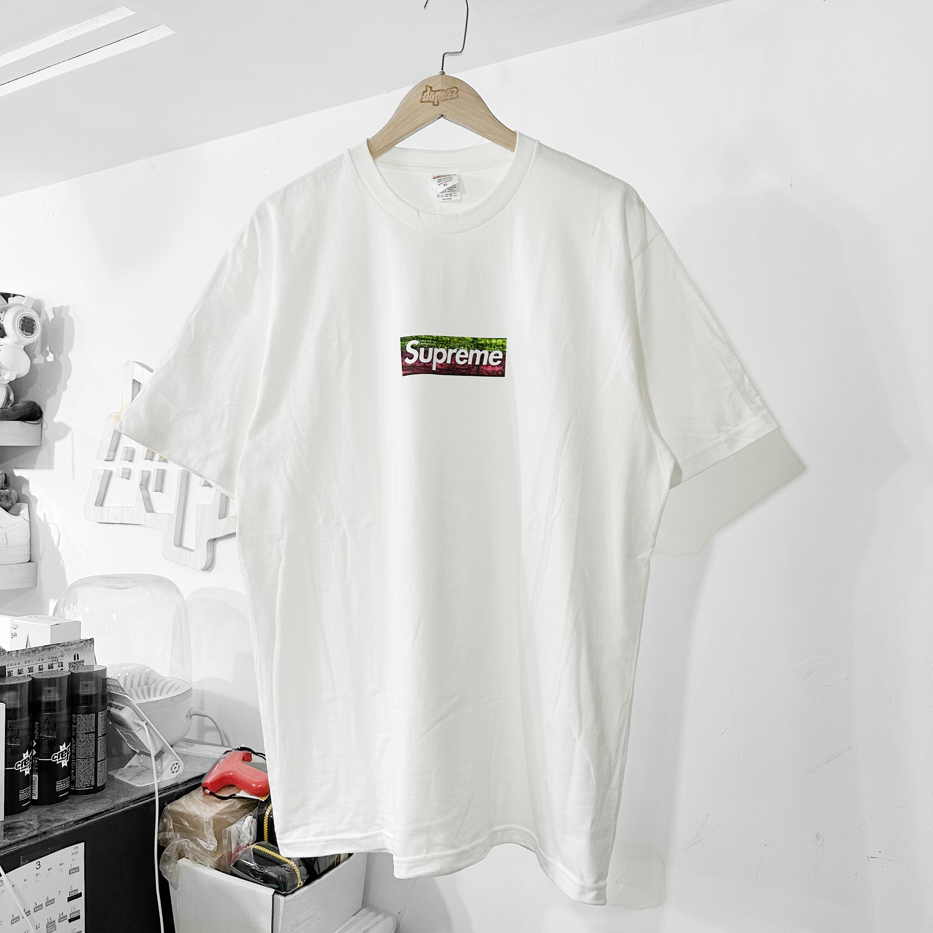 Supreme Los Angeles Fire Relief Box Logo Tee 現貨Color:Wh Supreme Los Angeles Fire Relief Box Logo Tee 現貨Color:Wh