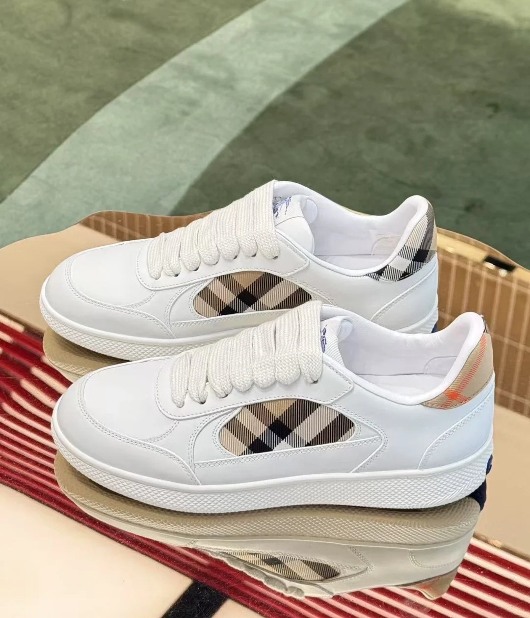 BBR 白色經典格仔休閒鞋