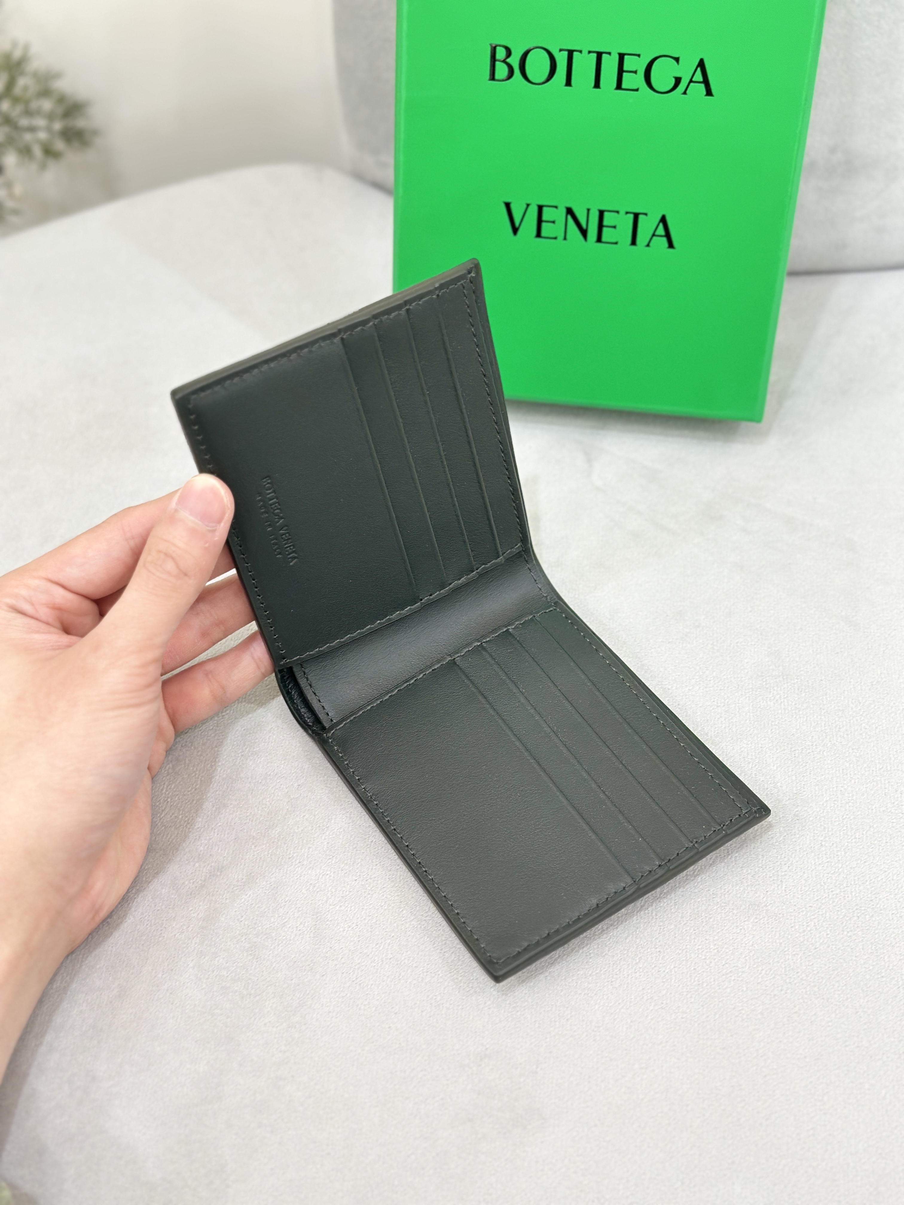 BV Intrecciato Bi-Fold Wallet in Grained Calfskin