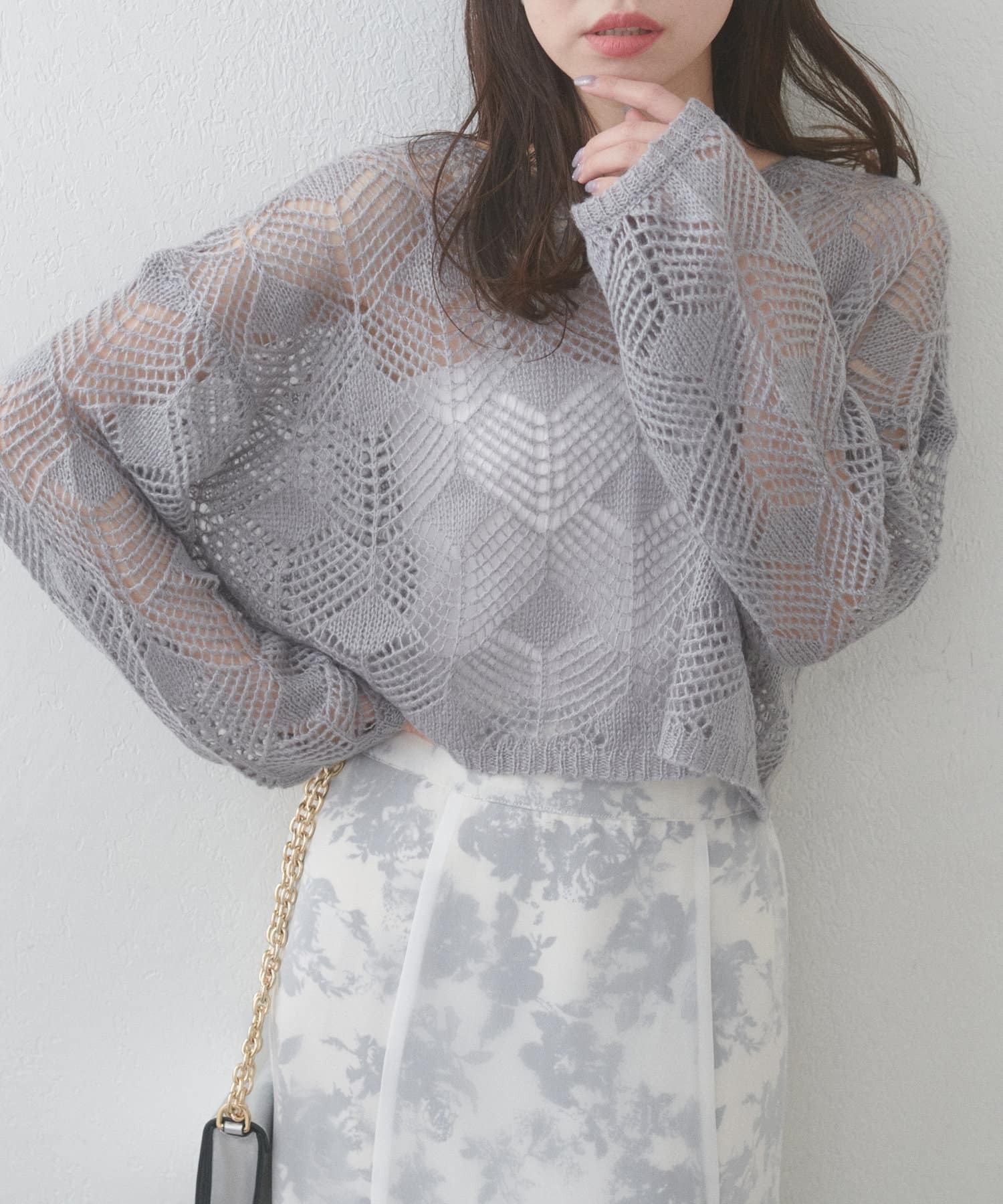 natural couture(ナチュラルクチュール)  【WEB限定】シアーリーフ柄ニットプルオーバー灰（0351050720）