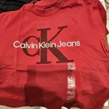 [S] CALVIN KLEIN CHENILLE MONOGRAM LOGO GRAPHIC CLASSIC T-SHIRT,RED, SP47602800-47A203G600 (SCK735)