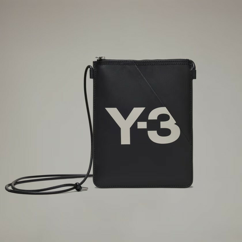 【 Y-3 CROSS BODY 印花LOGO皮革隨身斜背包 - 黑 】