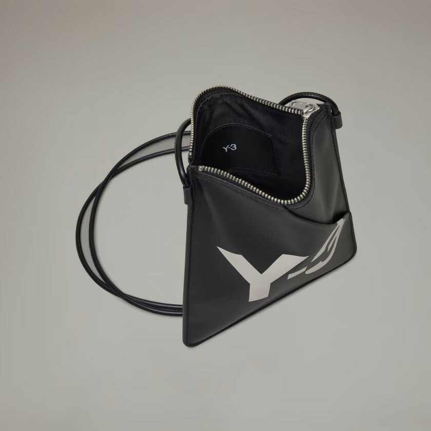 【 Y-3 CROSS BODY 印花LOGO皮革隨身斜背包 - 黑 】