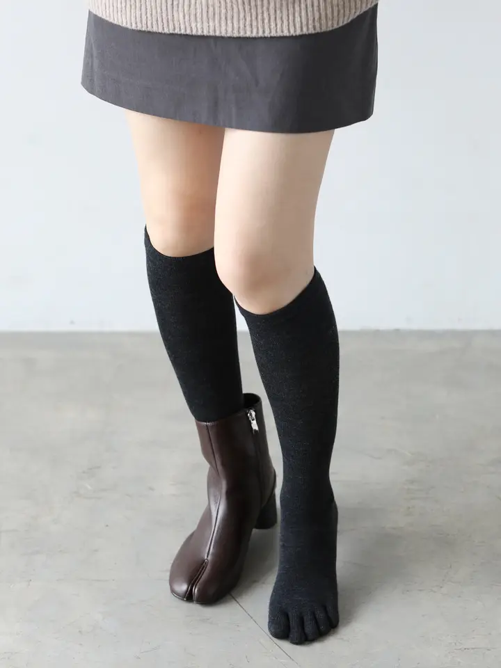 [現貨優惠] 靴下屋TABIO 五指高筒襪  炭灰