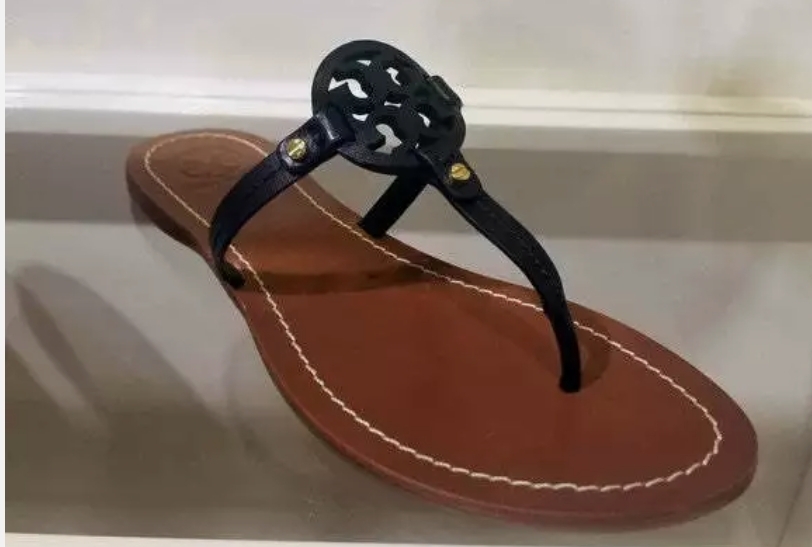 [S] TORY BURCH GABRIEL FLAT THONG VEG LEATHER BLACK, 57075-006 [FINAL SALE] (STB53)