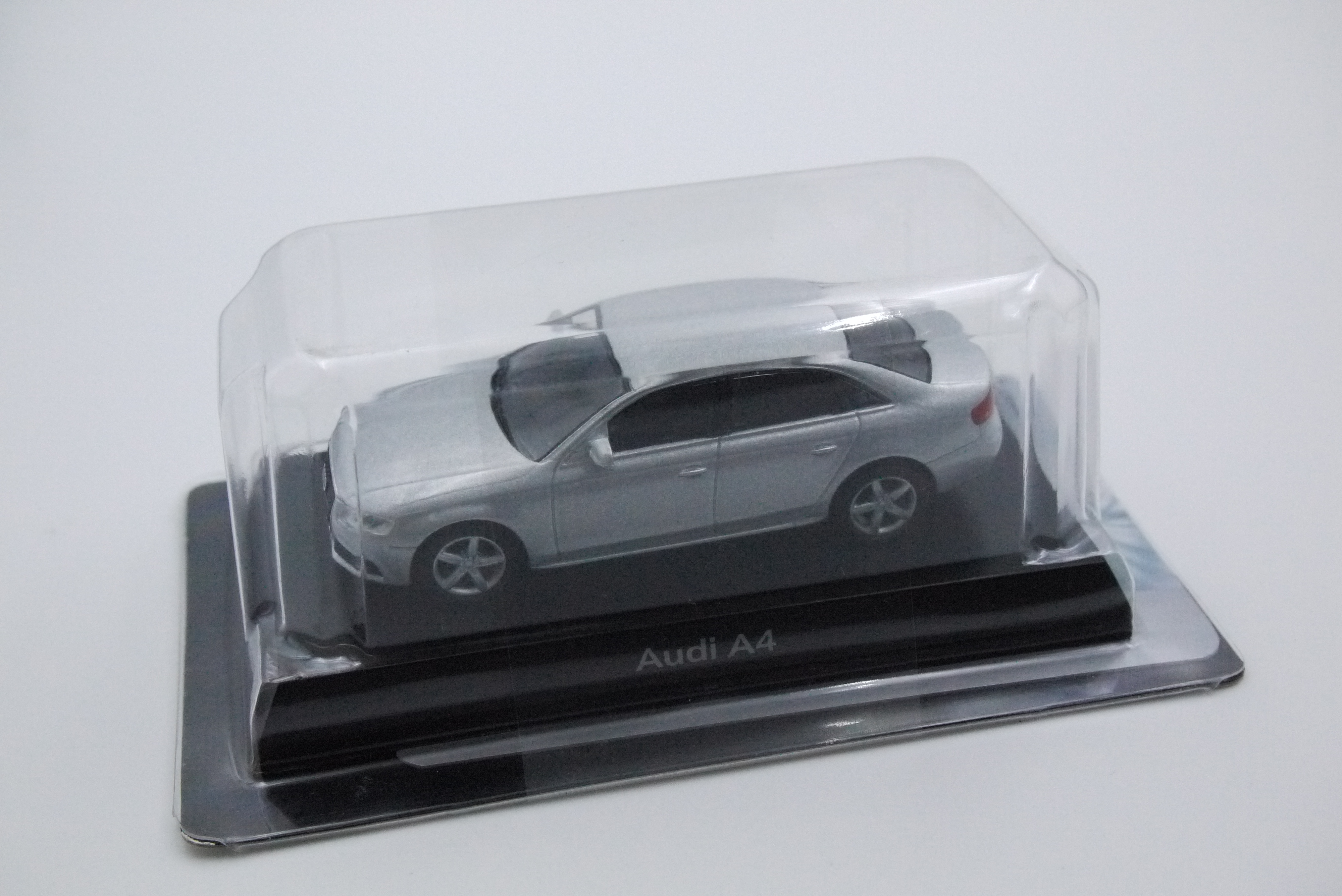 KYOSHO AUDI A4 SILVER