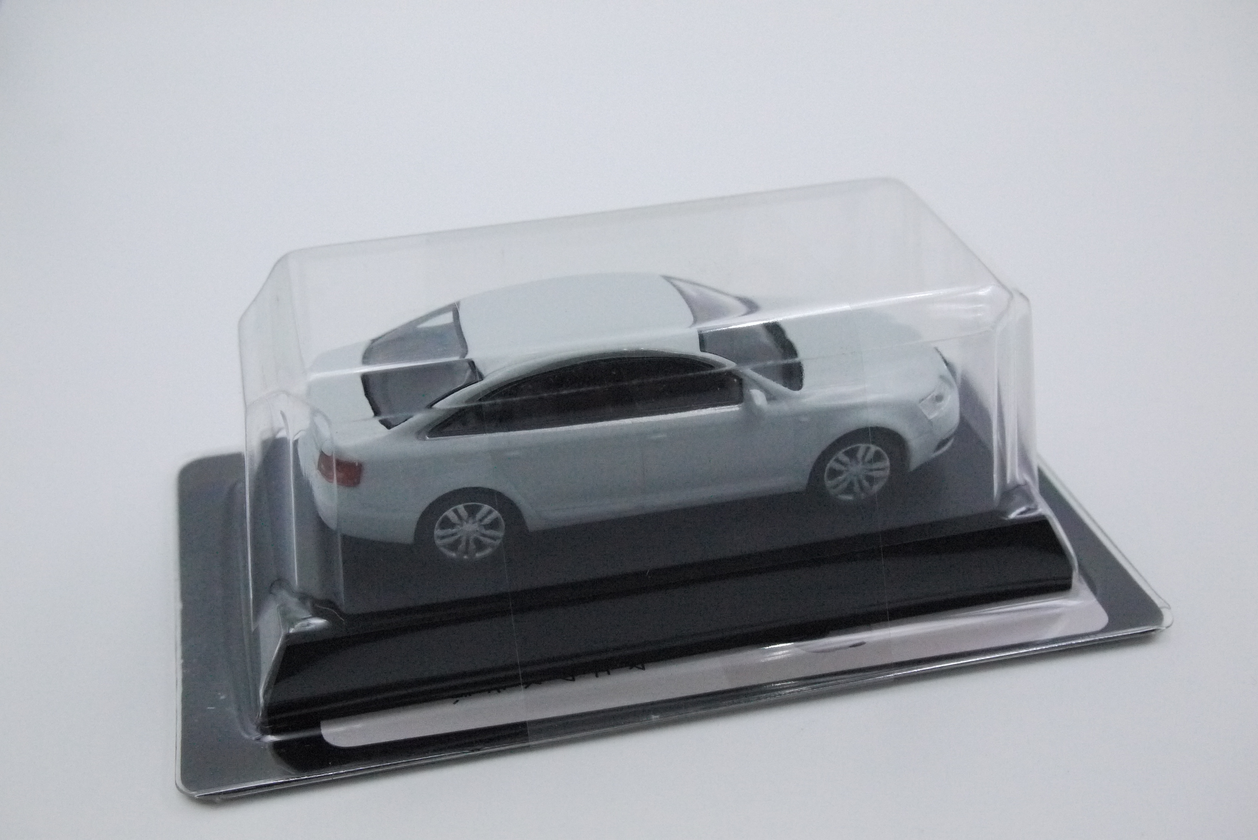 KYOSHO AUDI S6 WHITE