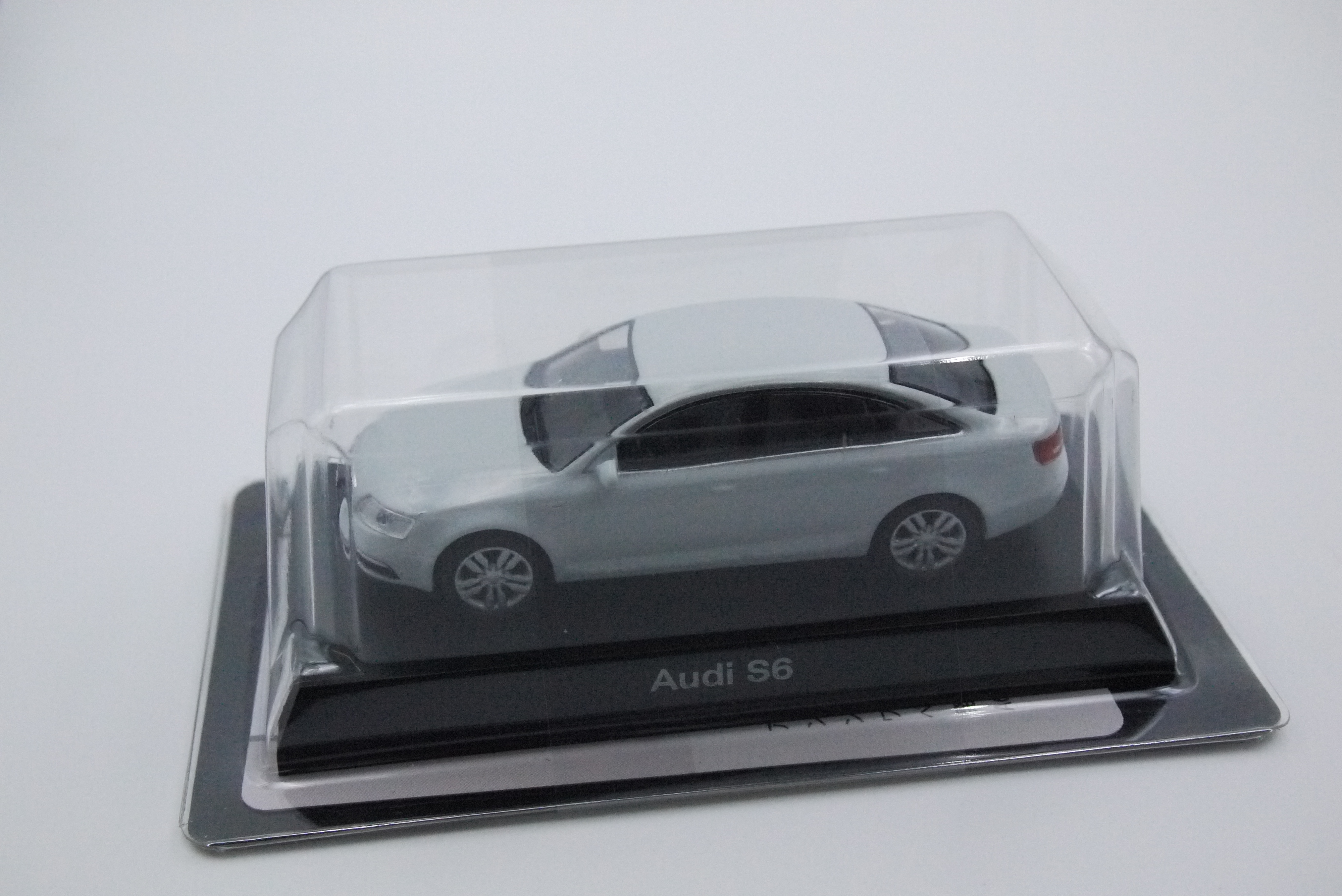 KYOSHO AUDI S6 WHITE