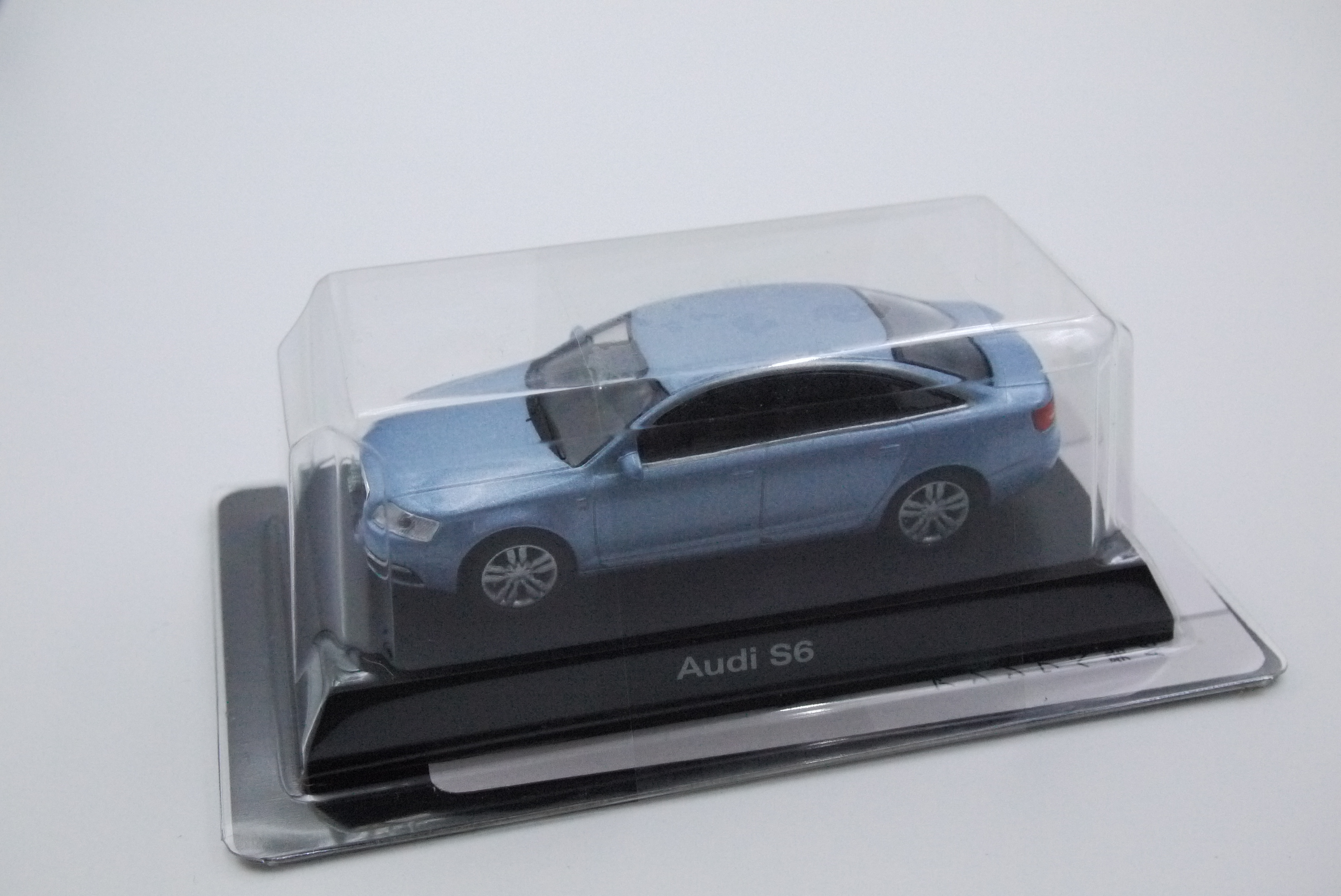KYOSHO AUDI S6 LIGHT BLUE