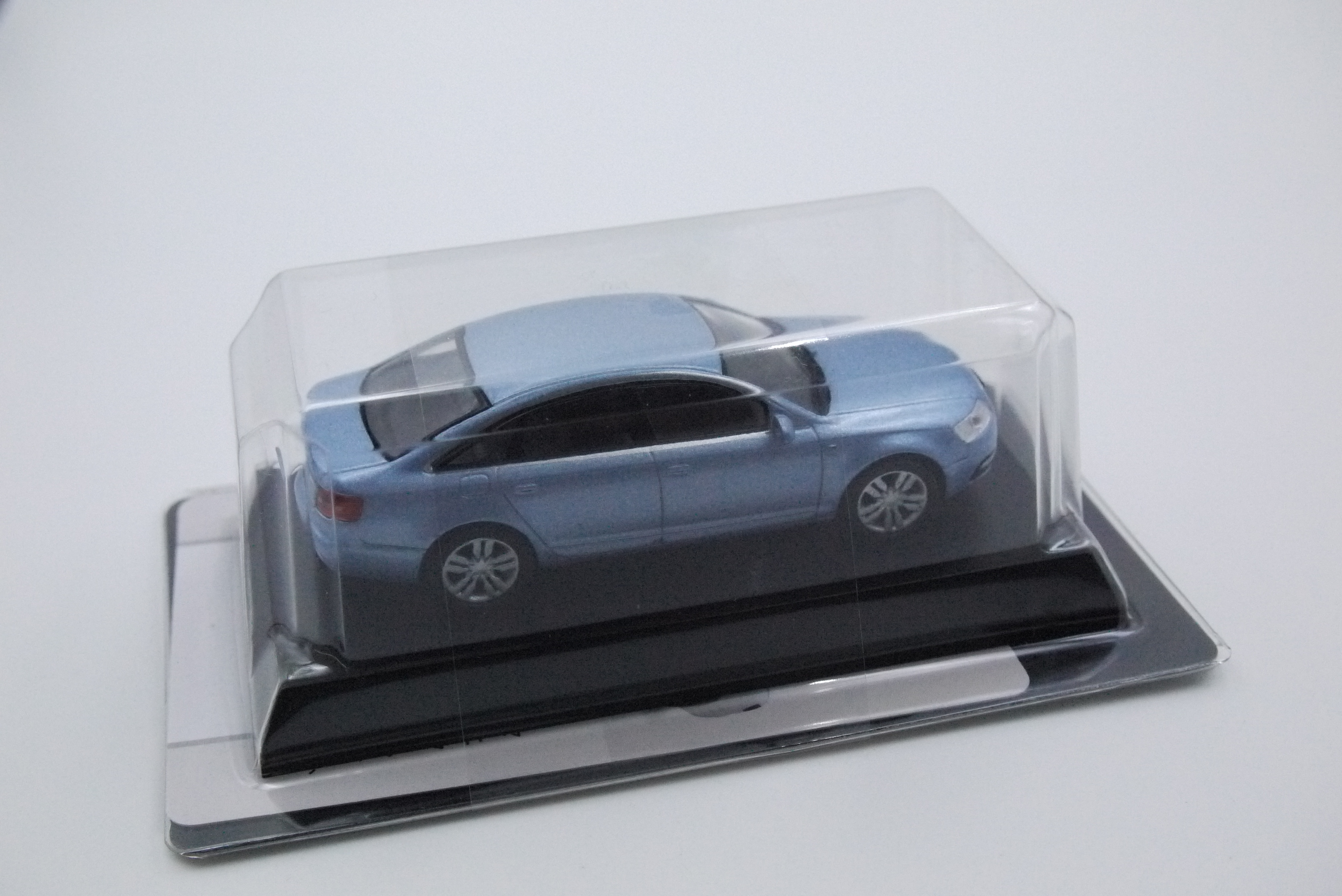 KYOSHO AUDI S6 LIGHT BLUE