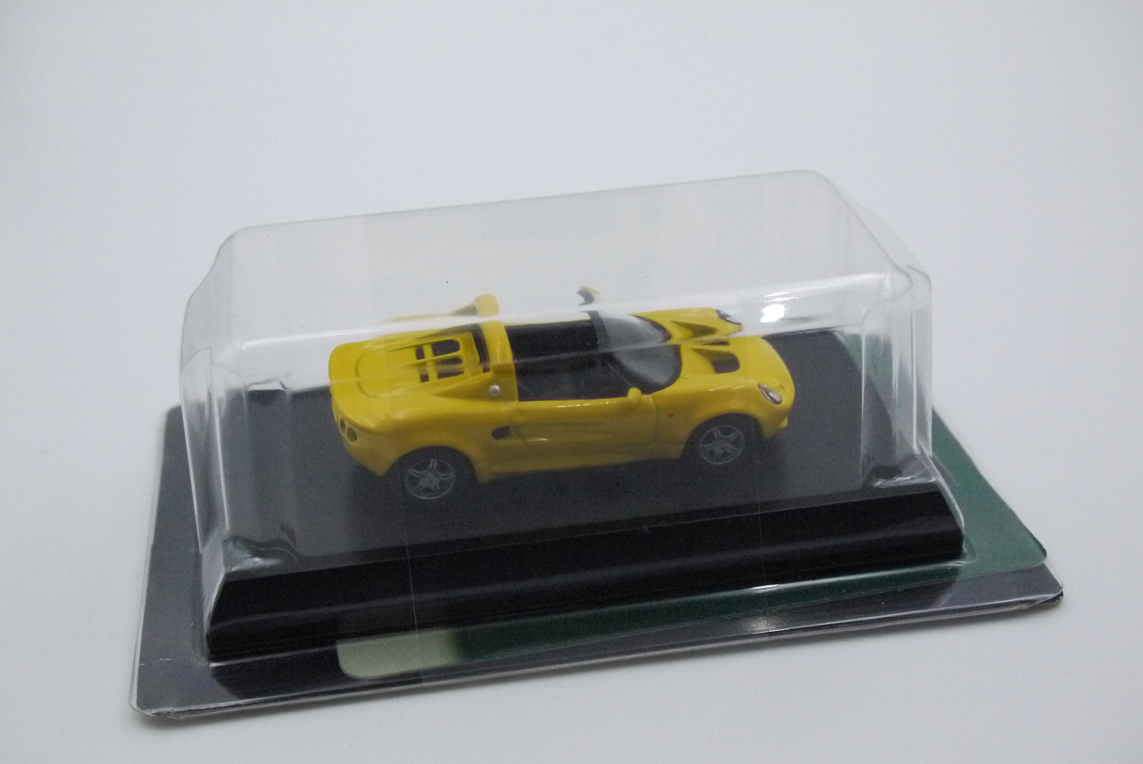 KYOSHO LOTUS ELISE YELLOW