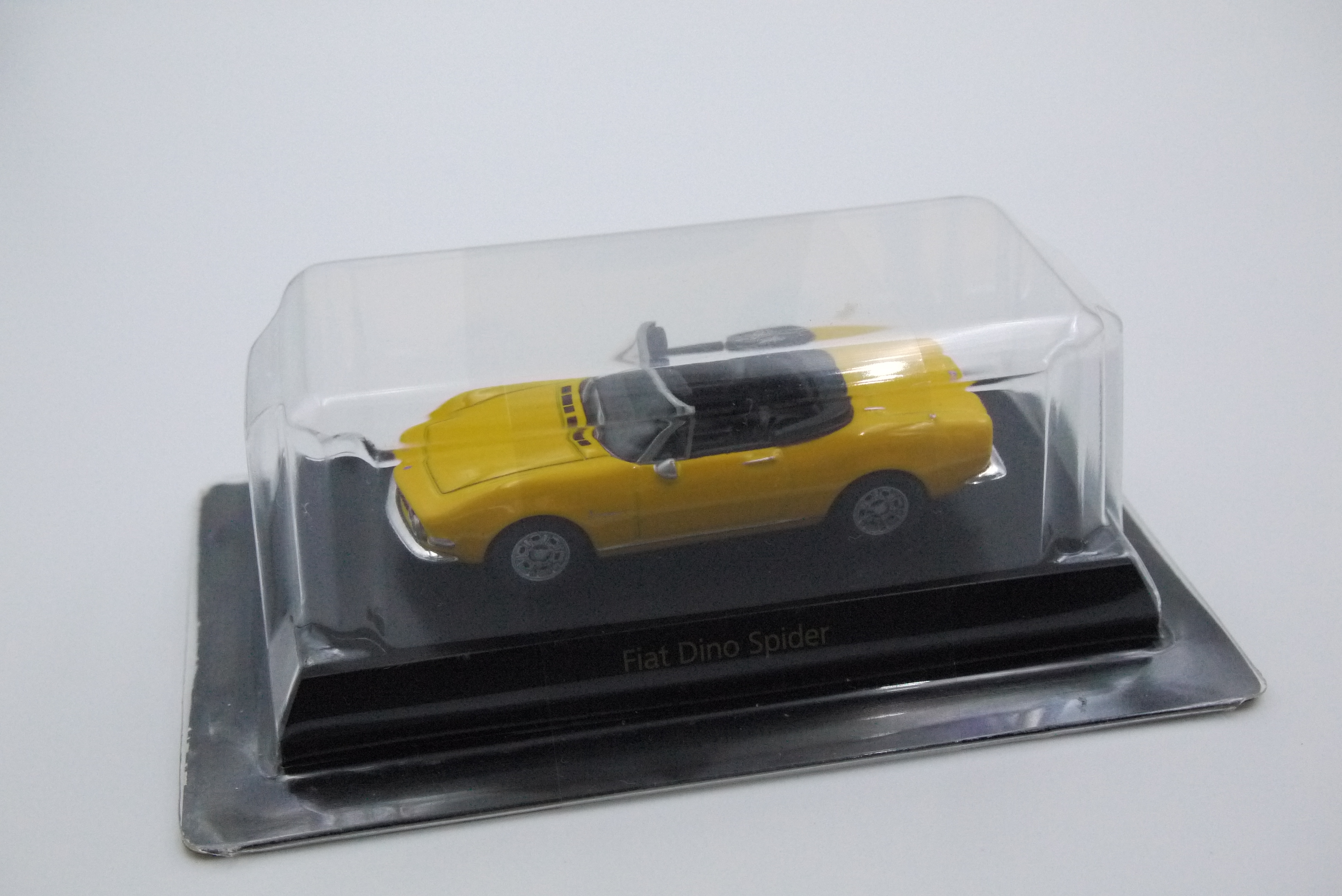 KYOSHO FIAT DINO SPIDER YELLOW