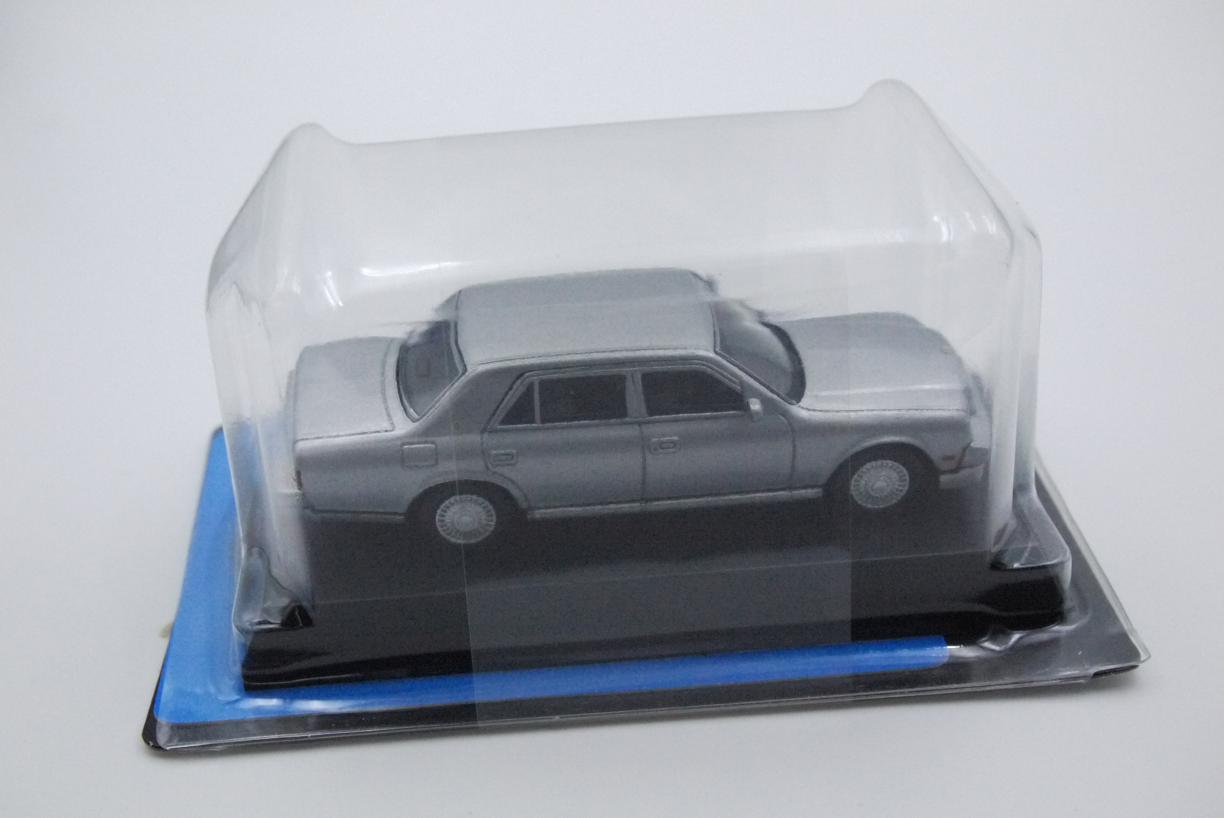 KYOSHO TOYOTA CENTURY SILVER