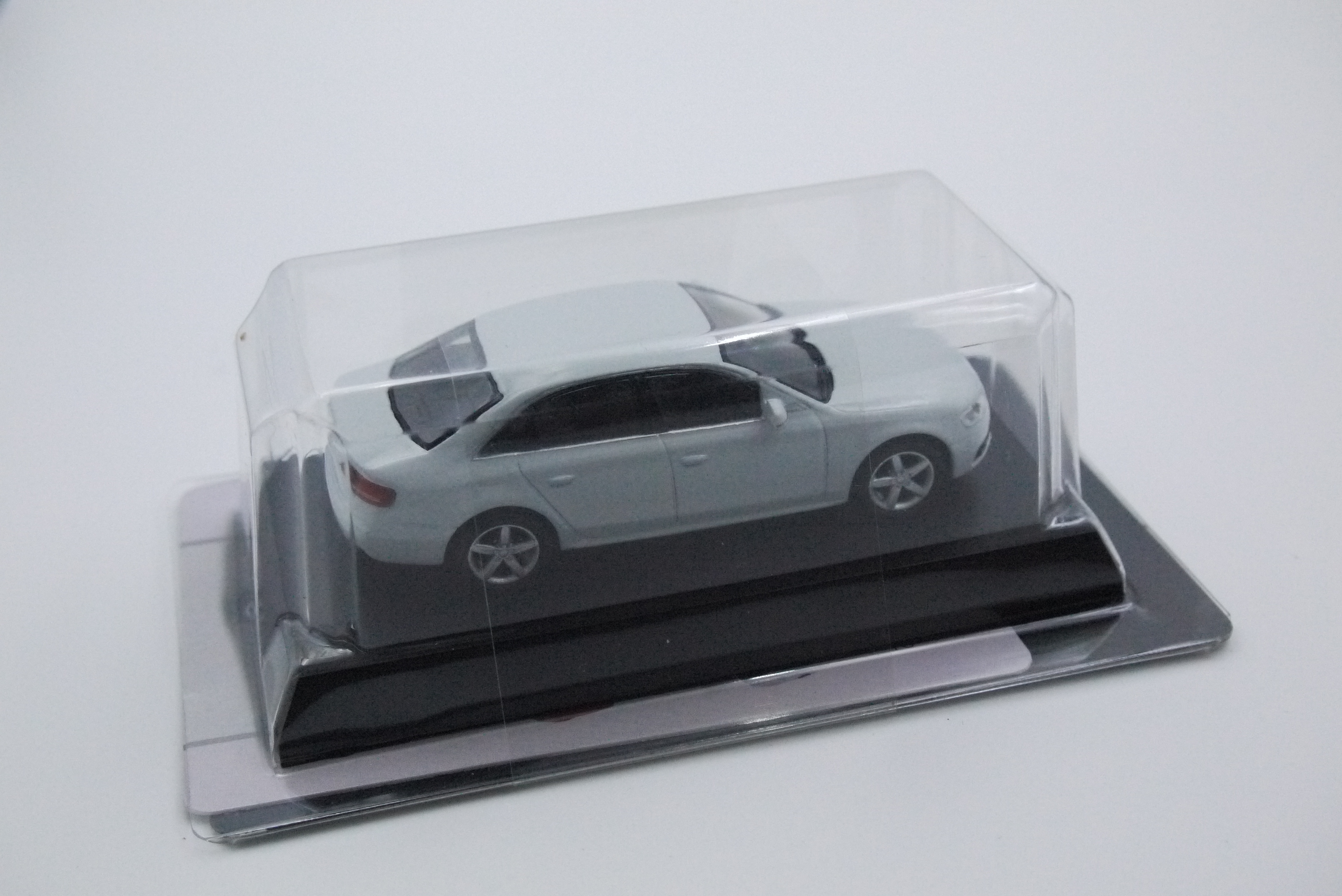 KYOSHO AUDI A4 WHITE