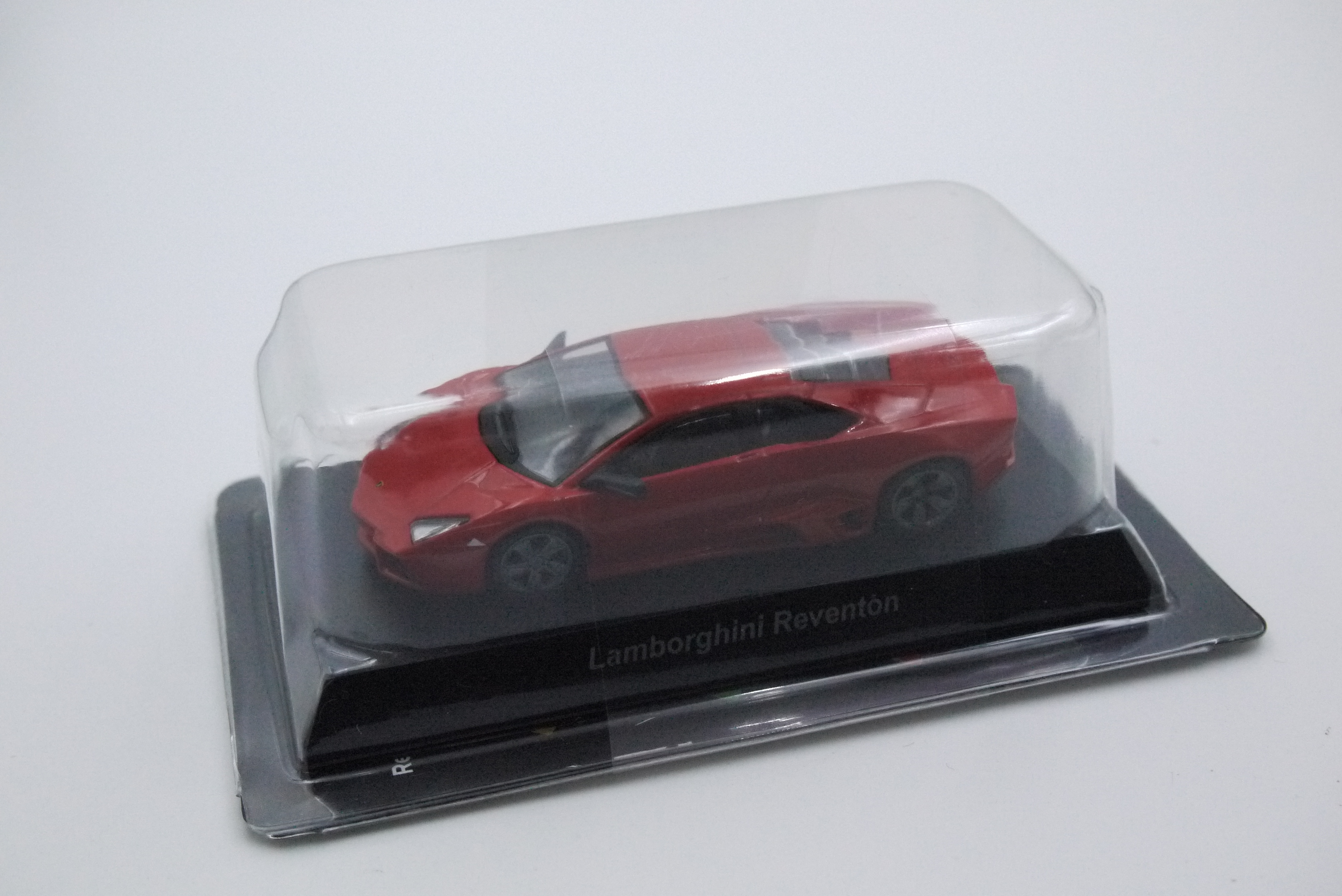 KYOSHO LAMBORGHINI REVENTON RED